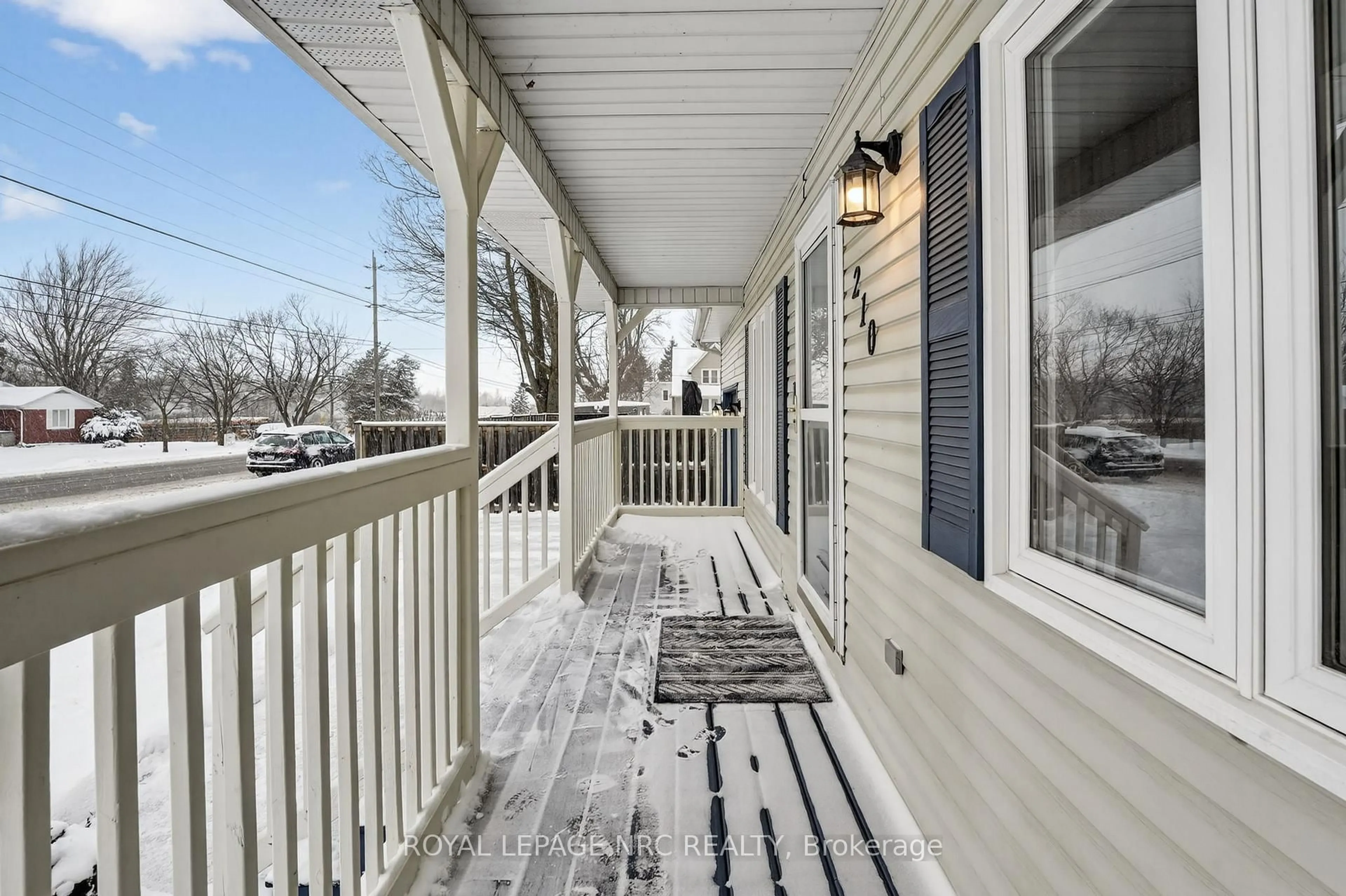 Patio, street for 210 Gorham Rd, Fort Erie Ontario L0S 1N0