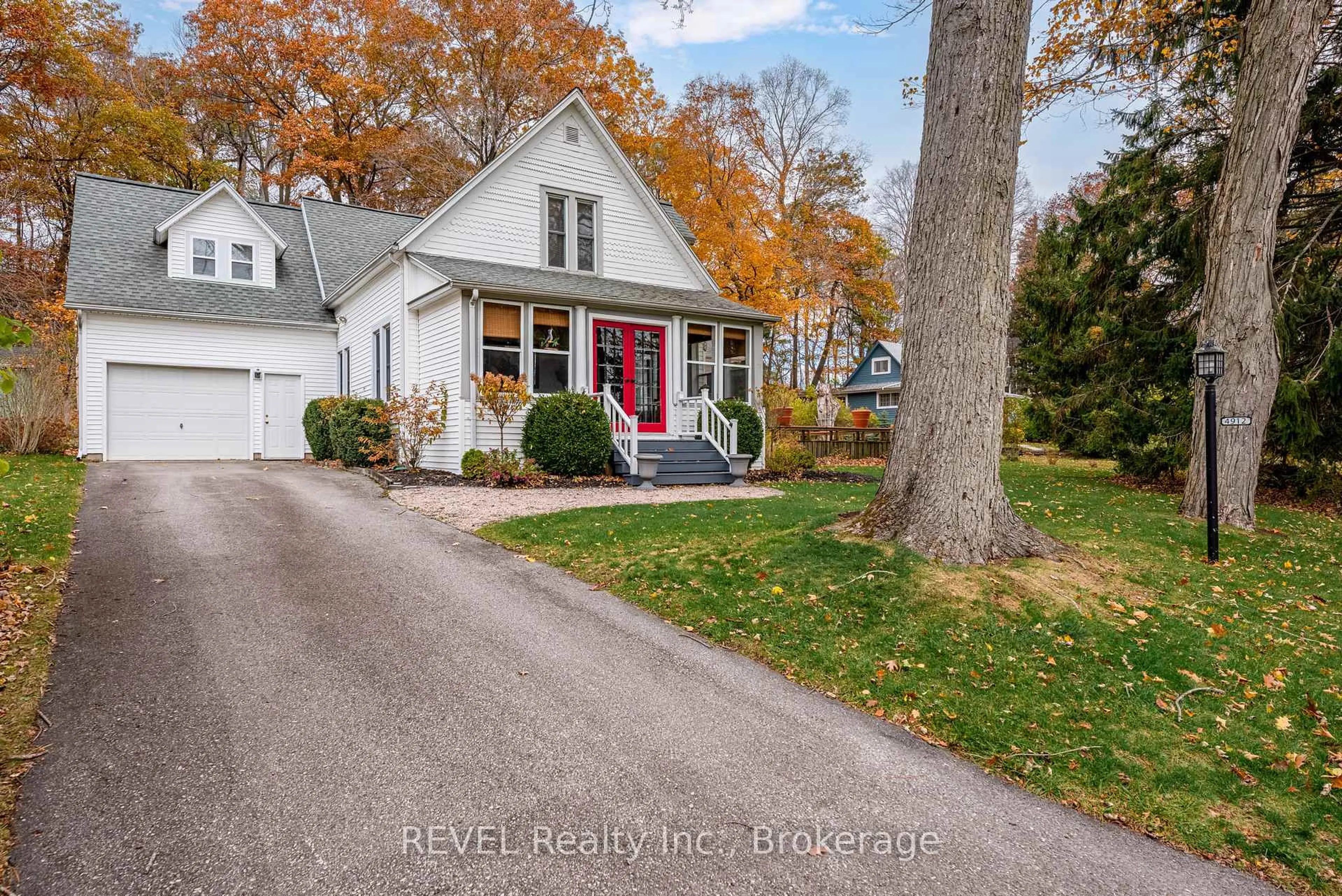Home with vinyl exterior material, street for 4912 Brown Rd, Fort Erie Ontario L0S 1N0