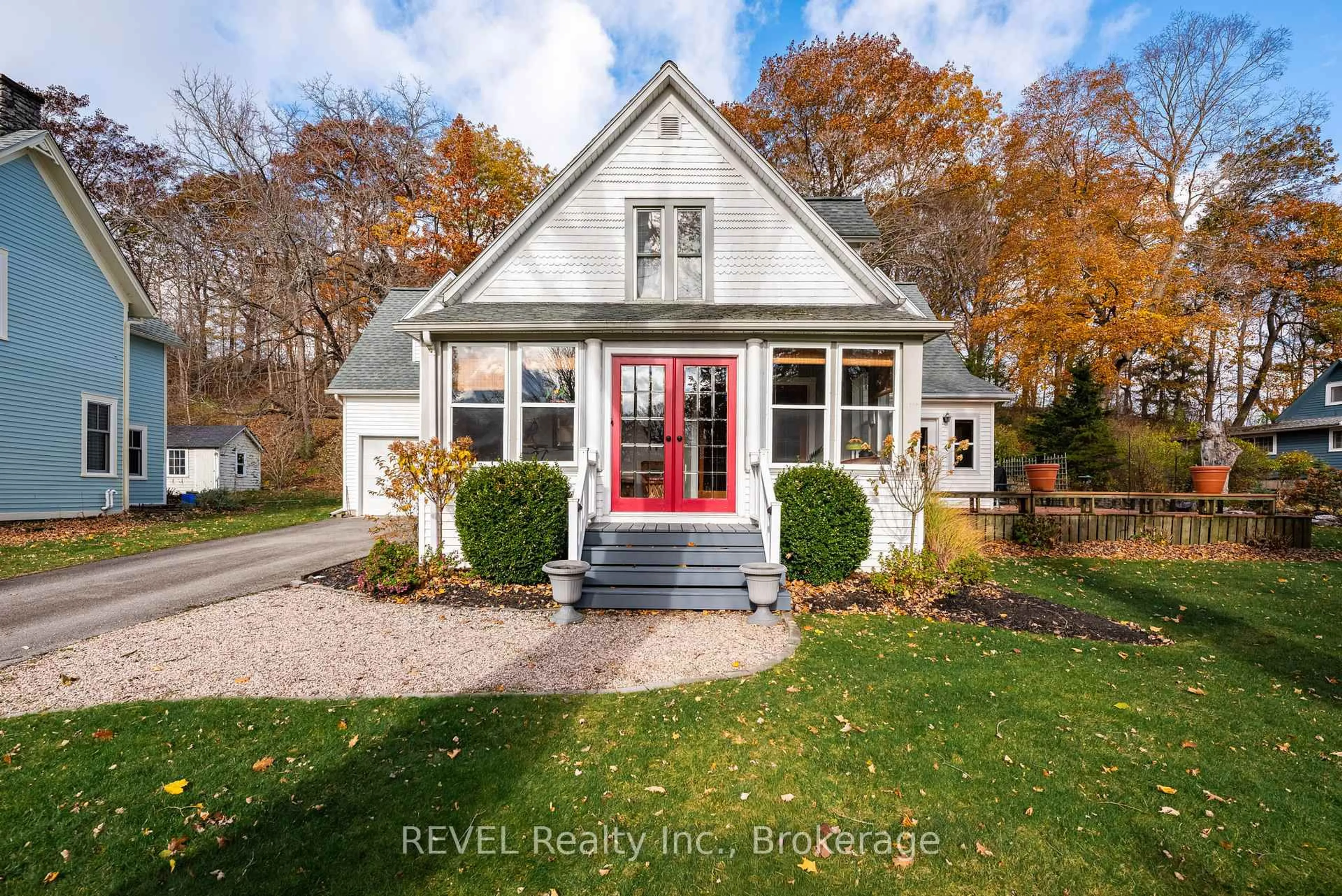 Home with vinyl exterior material, street for 4912 Brown Rd, Fort Erie Ontario L0S 1N0