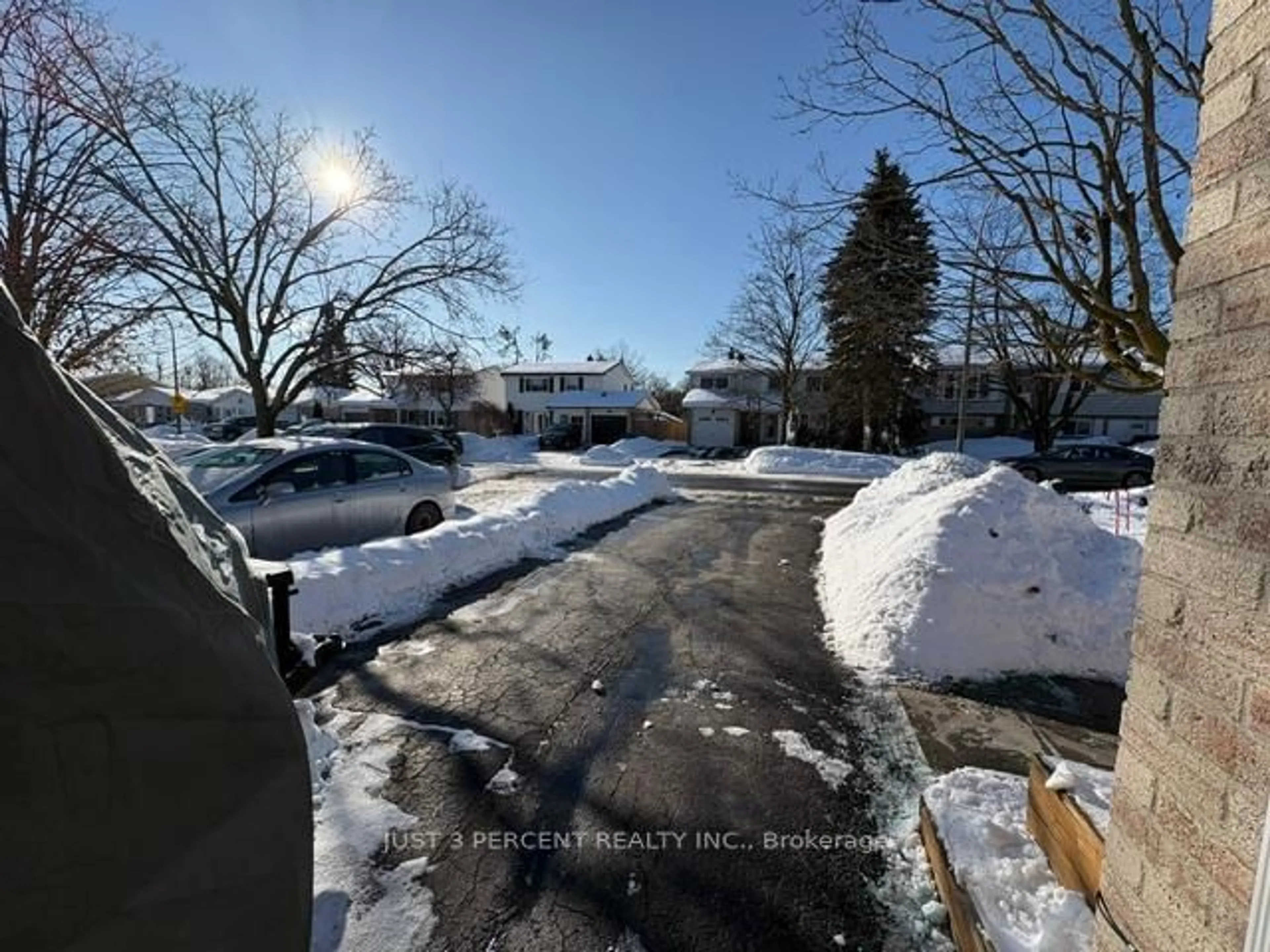 Parking for 1140 Whitefield Dr, Peterborough Ontario K9J 7P5