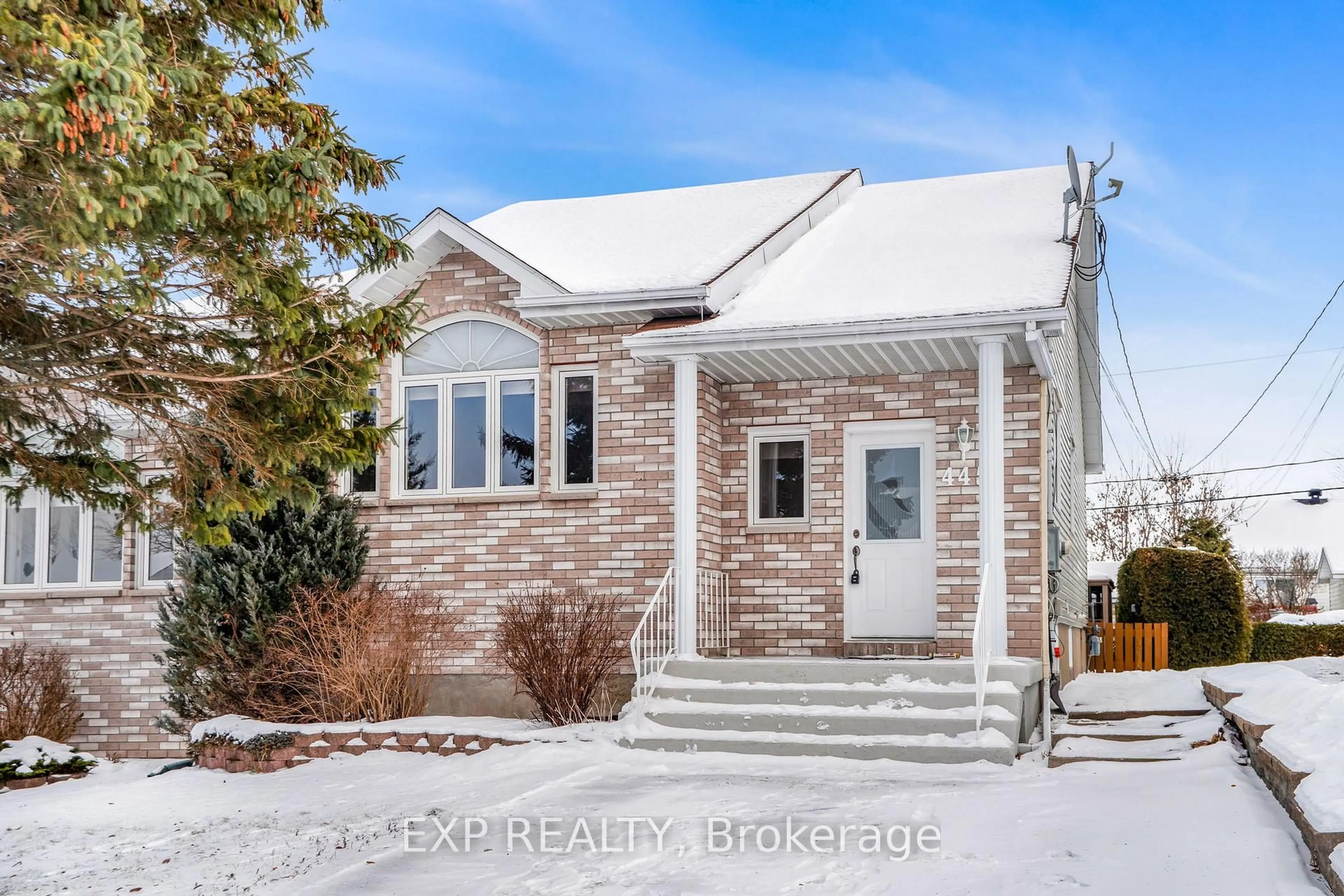 Home with brick exterior material, street for 445 Desjardins St, Hawkesbury Ontario K6A 3N7