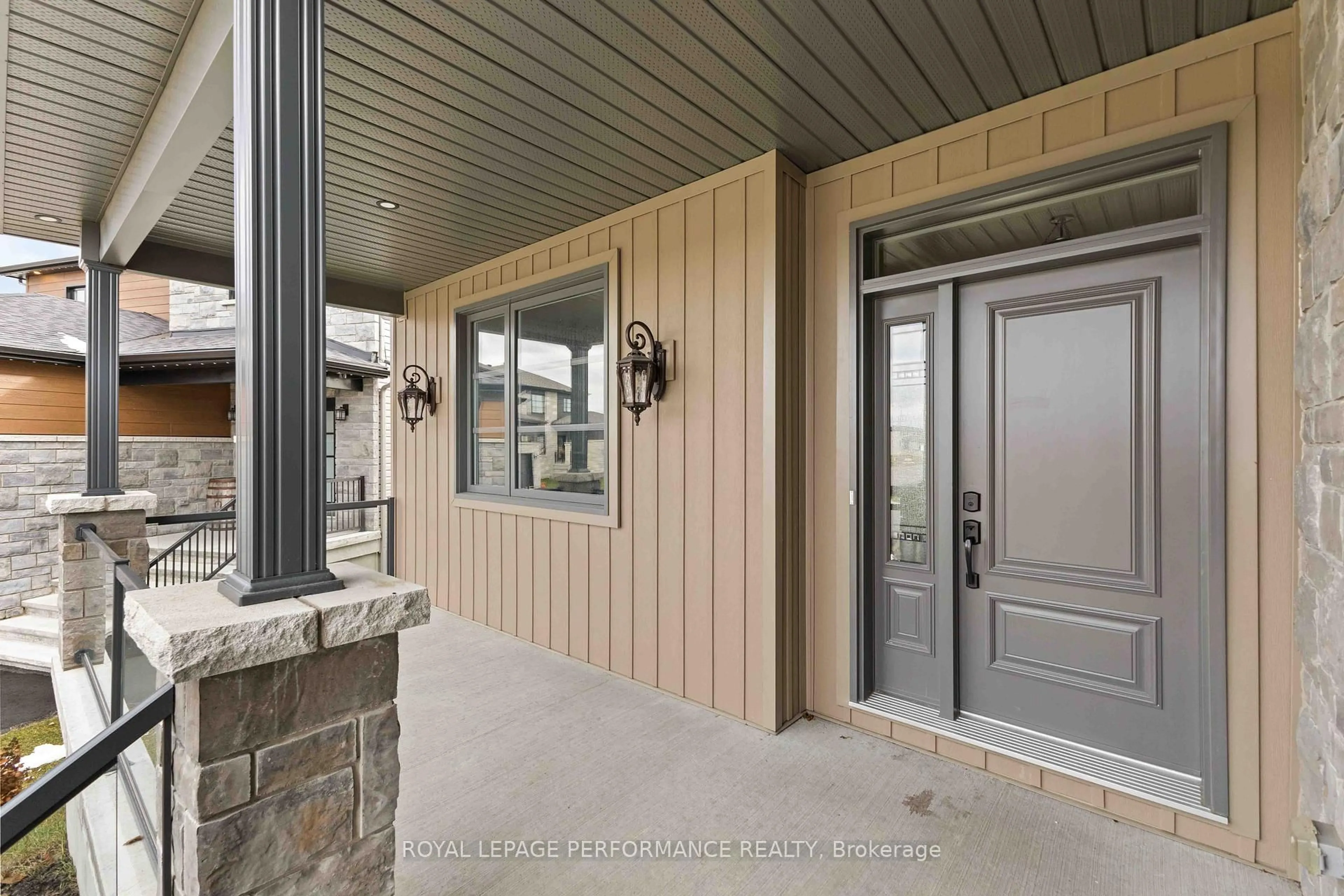 Indoor entryway for 503 MOONLIGHT Dr, Russell Ontario K4R 0L7