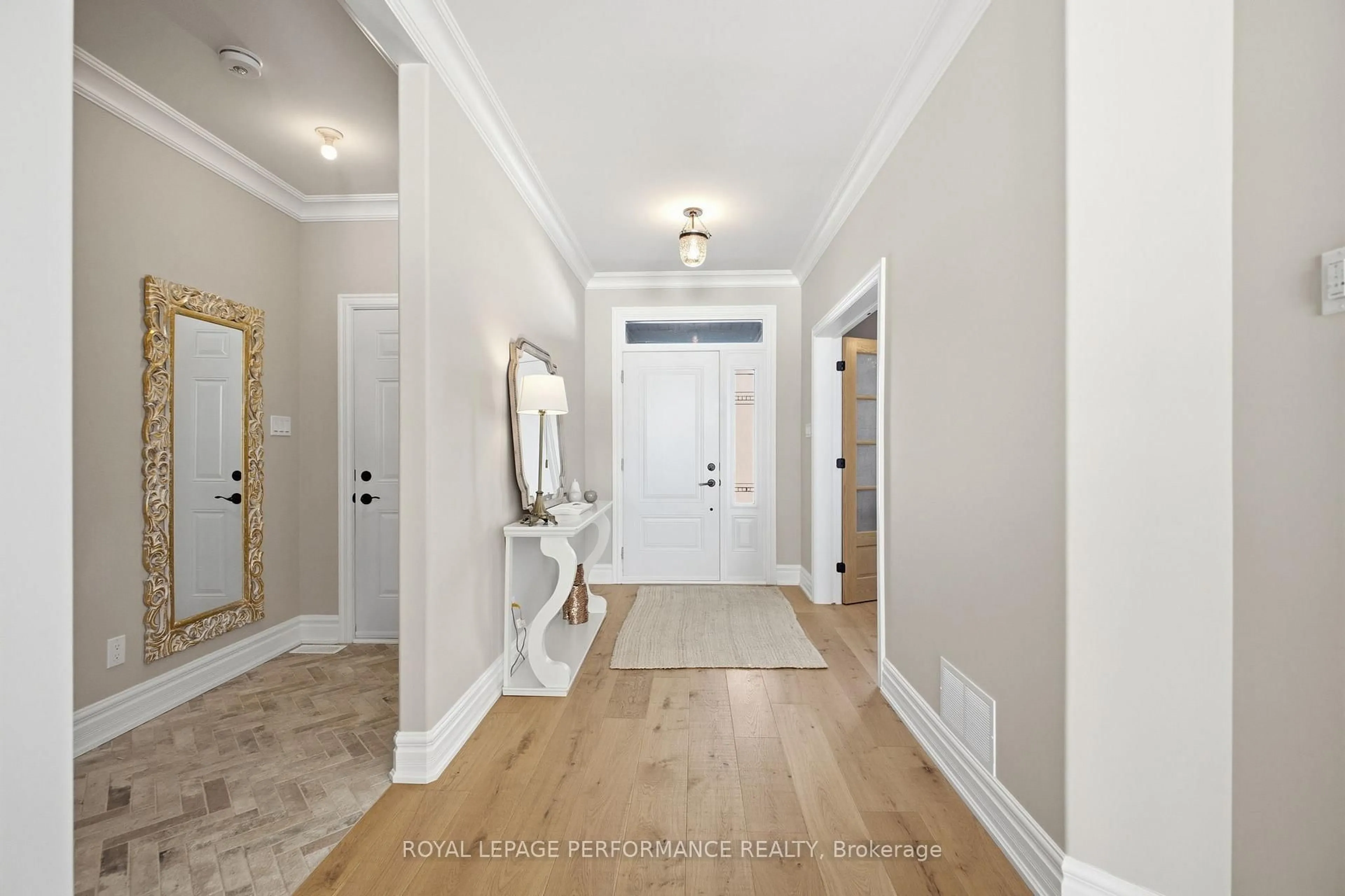 Indoor entryway for 503 MOONLIGHT Dr, Russell Ontario K4R 0L7