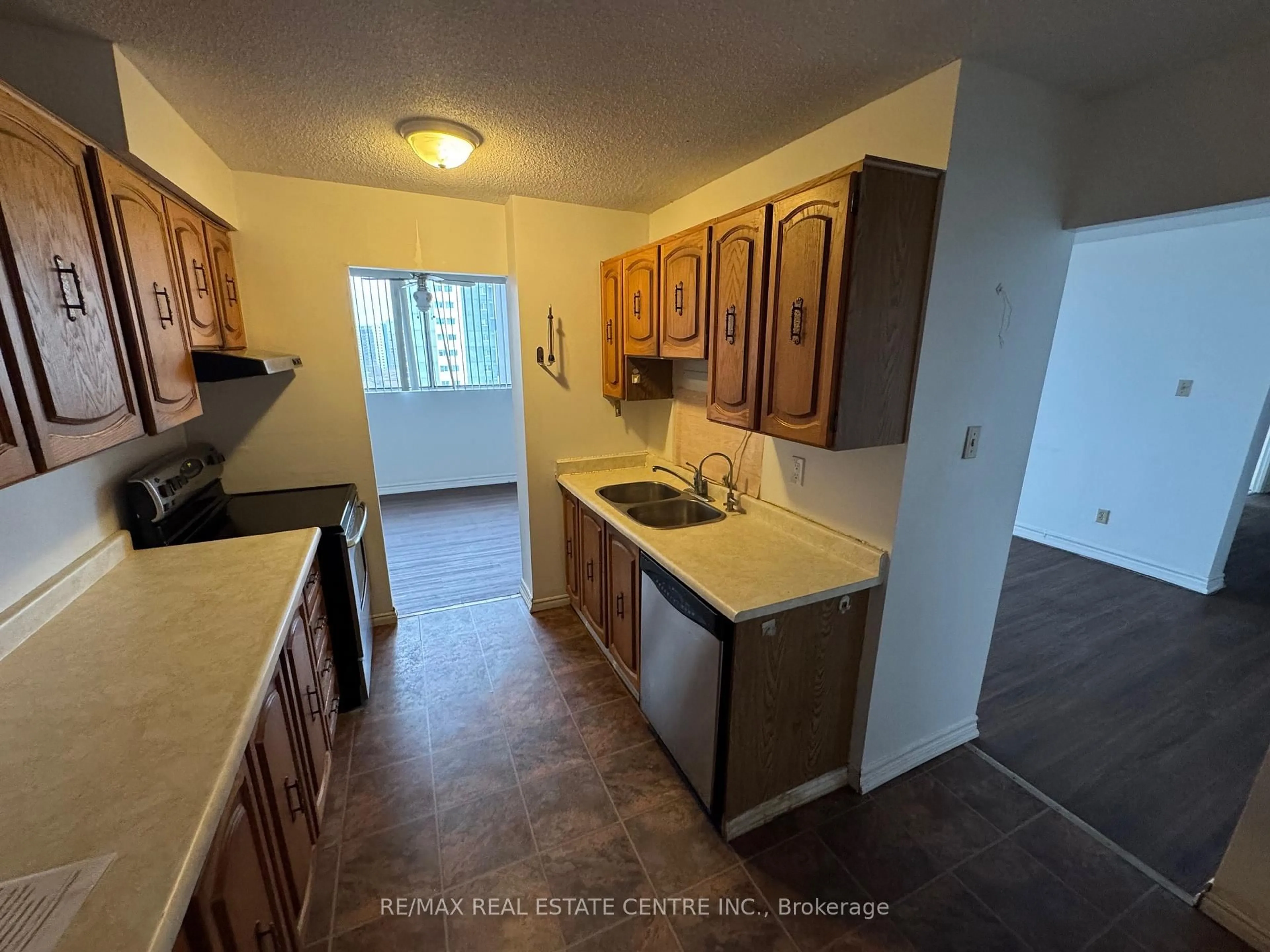 Standard kitchen, unknown for 375 King St #603, Waterloo Ontario N2J 4L6