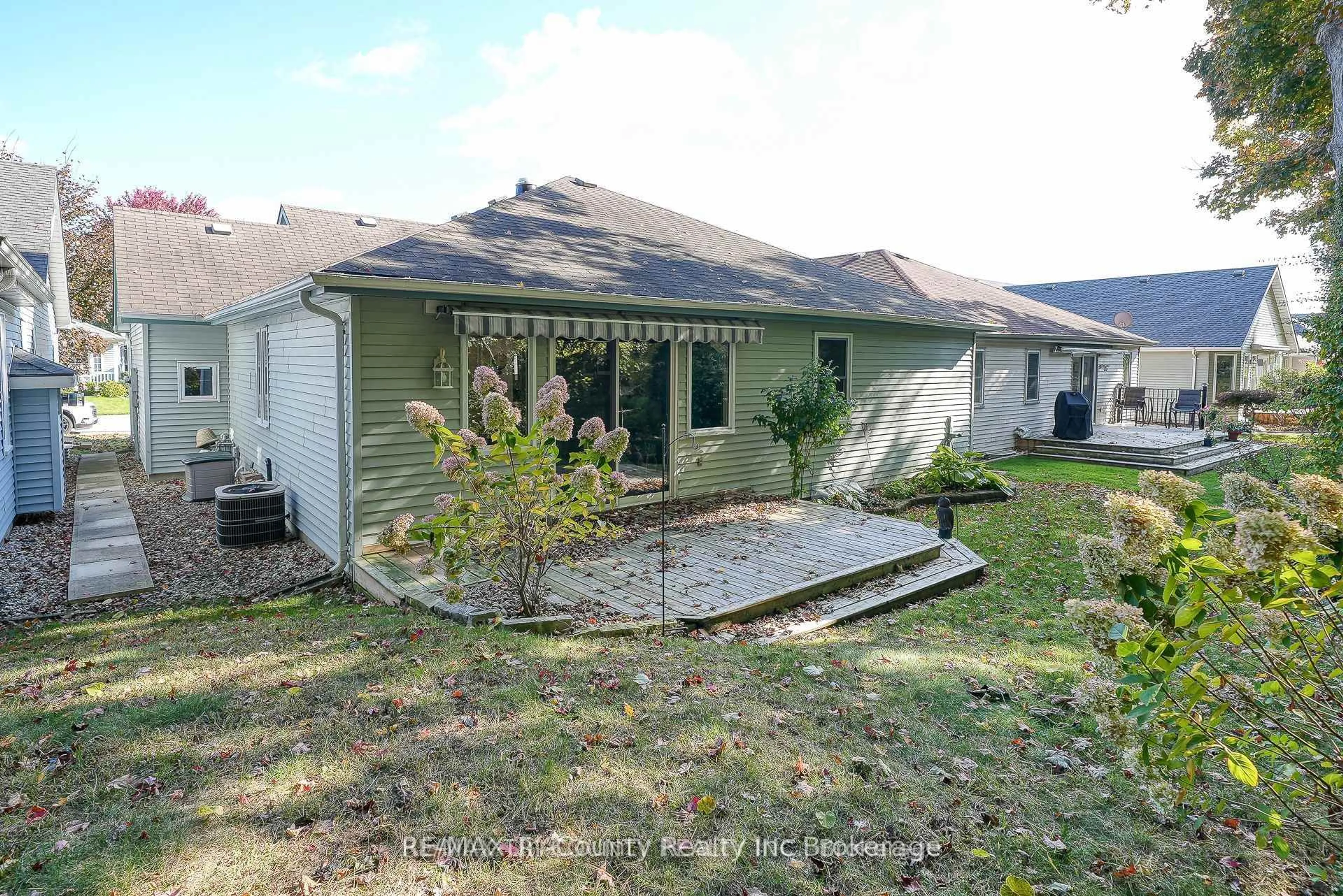 Patio, unknown for 18 Wilkins Cres, Tillsonburg Ontario N4G 5M6