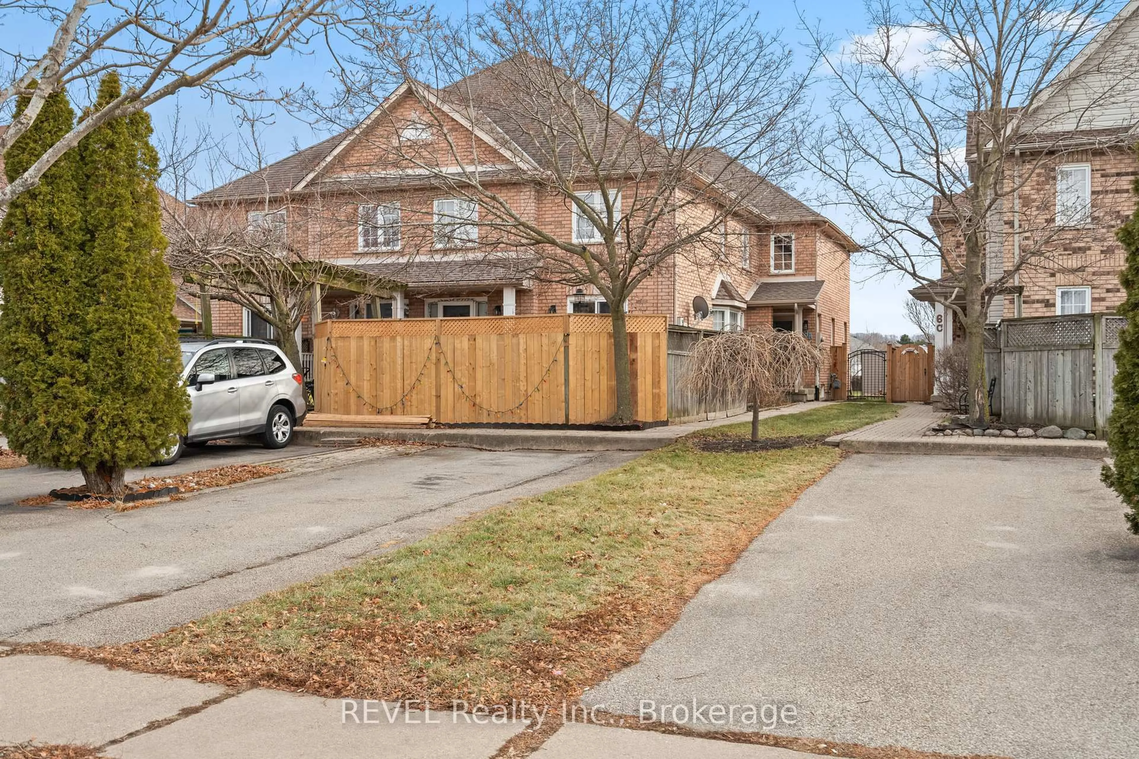 Home with brick exterior material, street for 8a BROWN Dr, St. Catharines Ontario L2S 3Z4