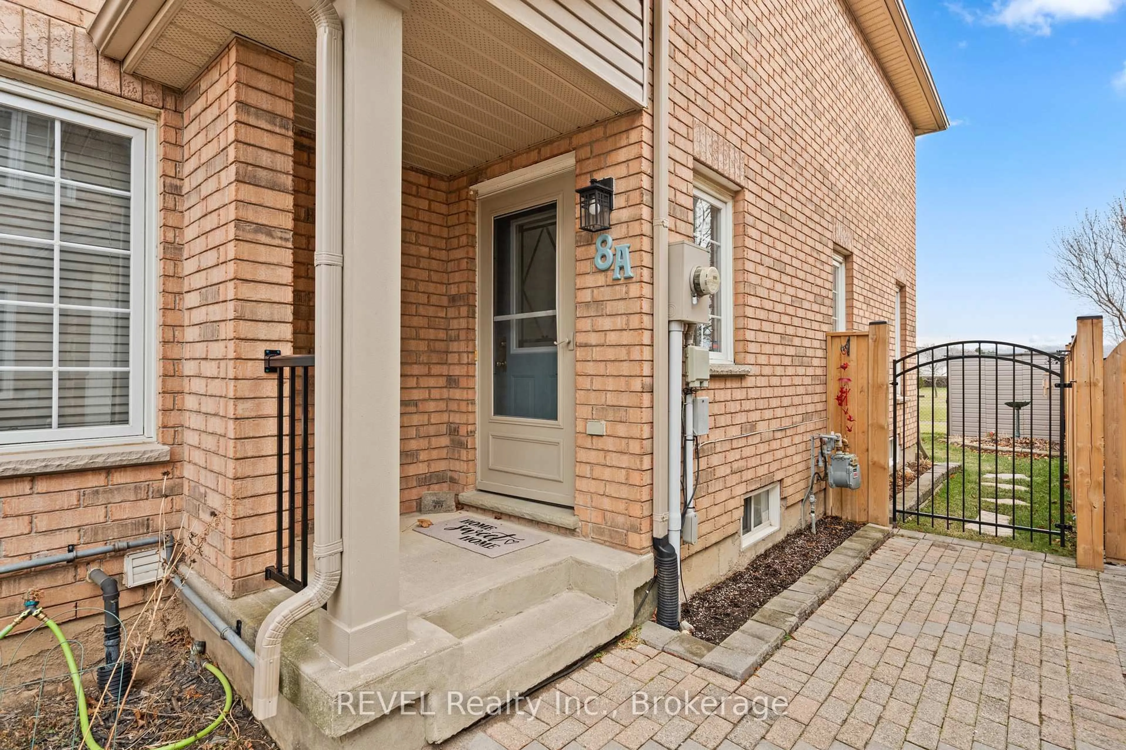 Home with brick exterior material, street for 8a BROWN Dr, St. Catharines Ontario L2S 3Z4