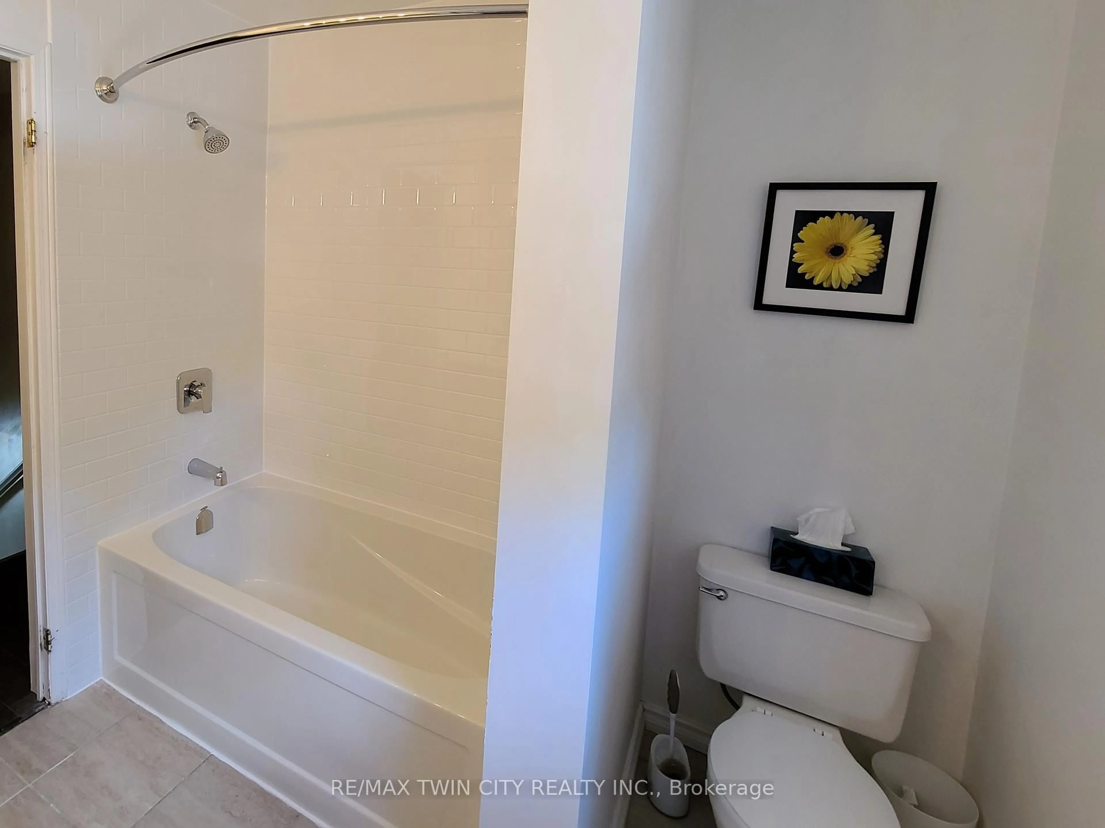 Standard bathroom, floor is not visible for 250 Keats Way #6, Waterloo Ontario N2L 6J5
