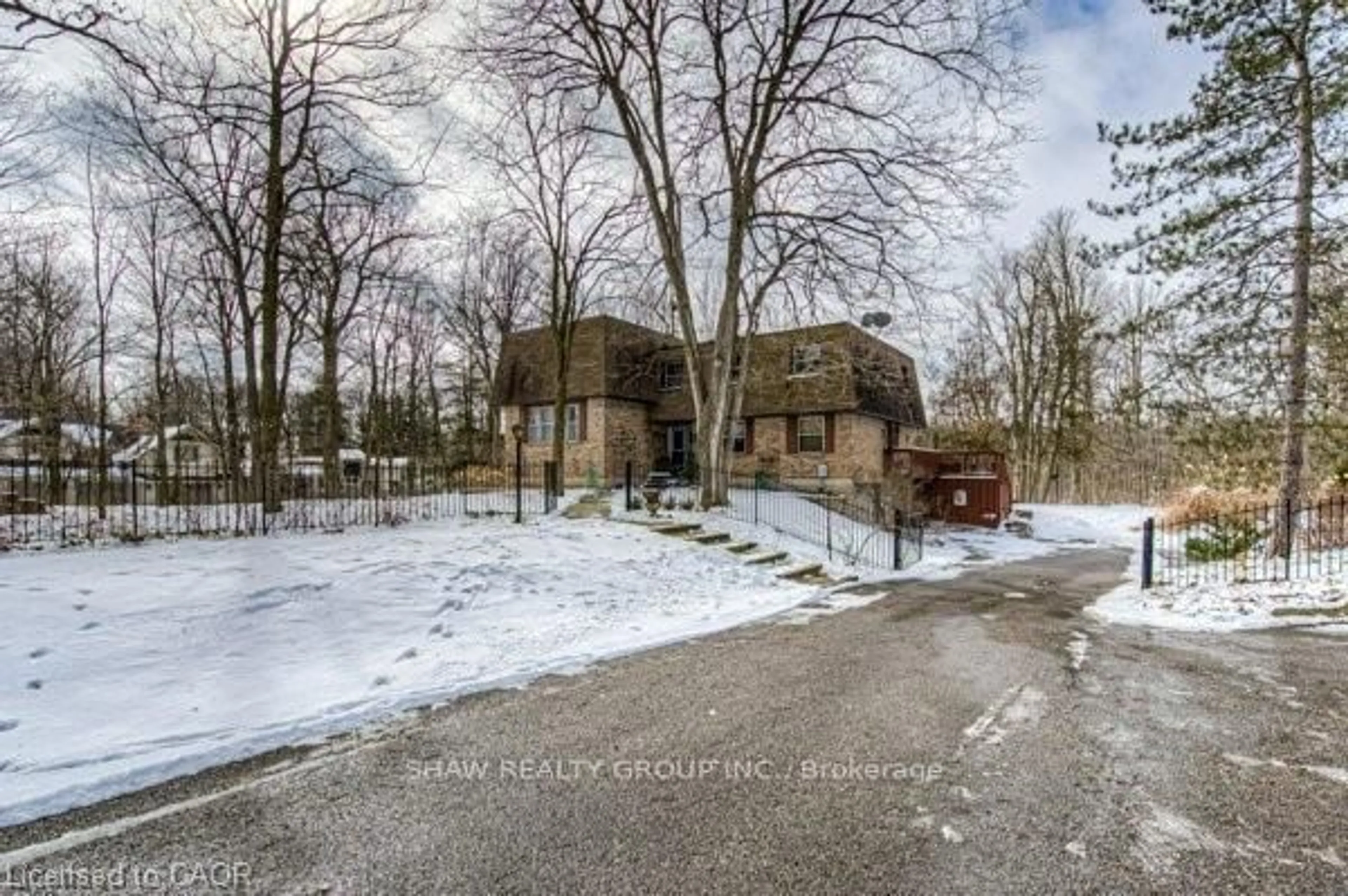 Unknown for 7 Squire Crt, Waterloo Ontario N2J 4G8