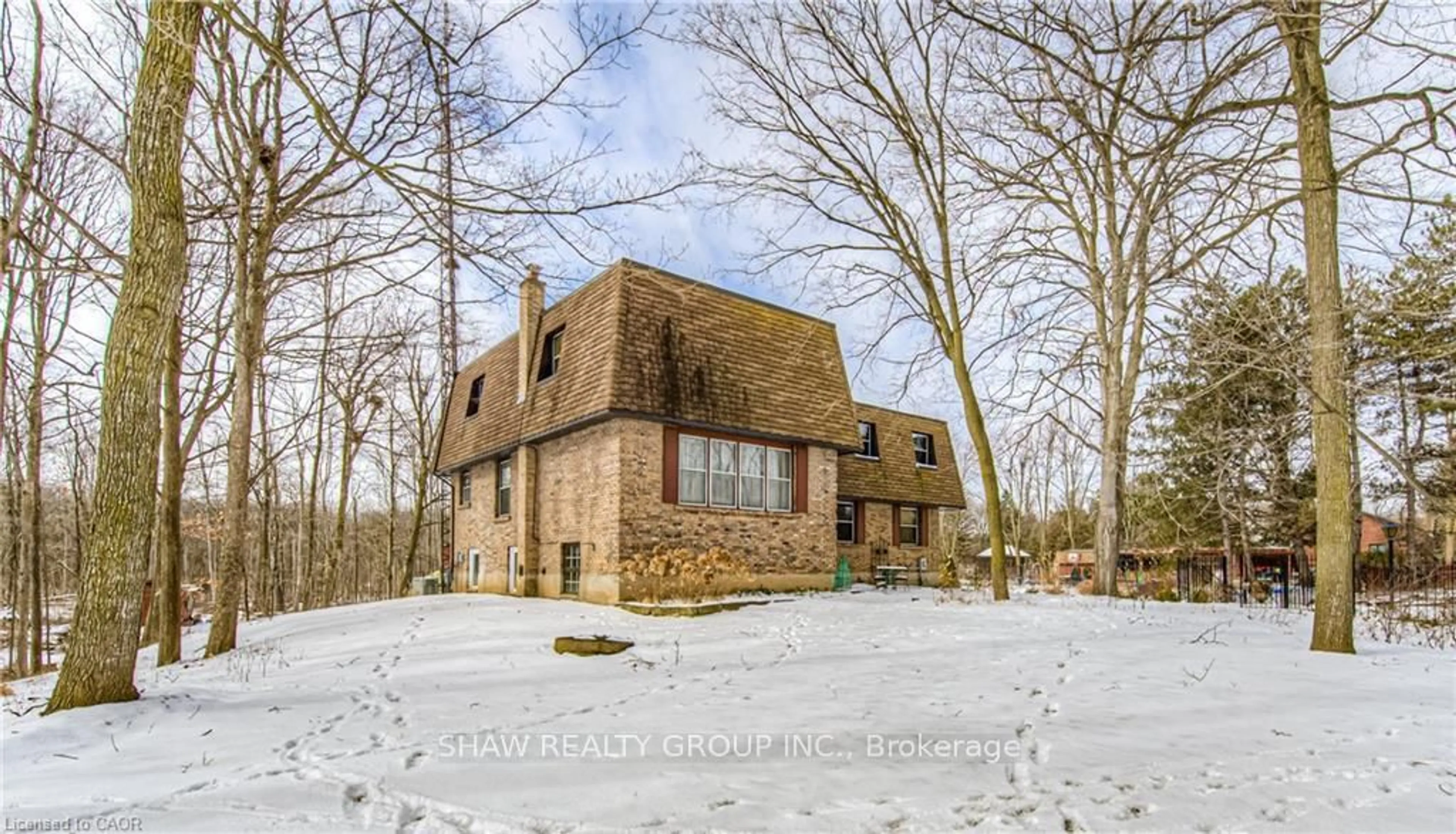 Home with brick exterior material, building for 7 Squire Crt, Waterloo Ontario N2J 4G8