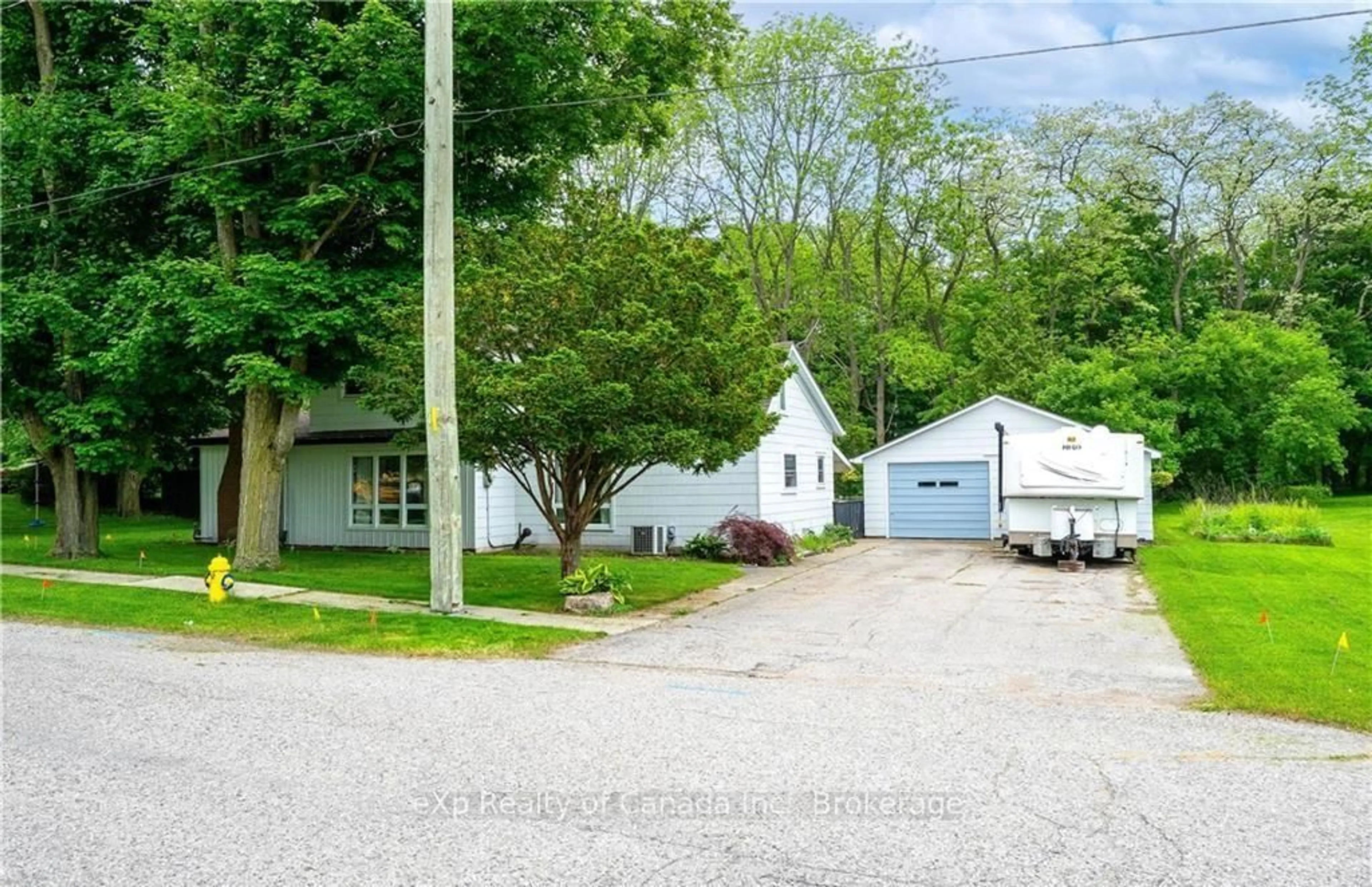 A pic from outside/outdoor area/front of a property/back of a property/a pic from drone, street for 21 Norfolk St, Norwich Ontario N0J 1R0