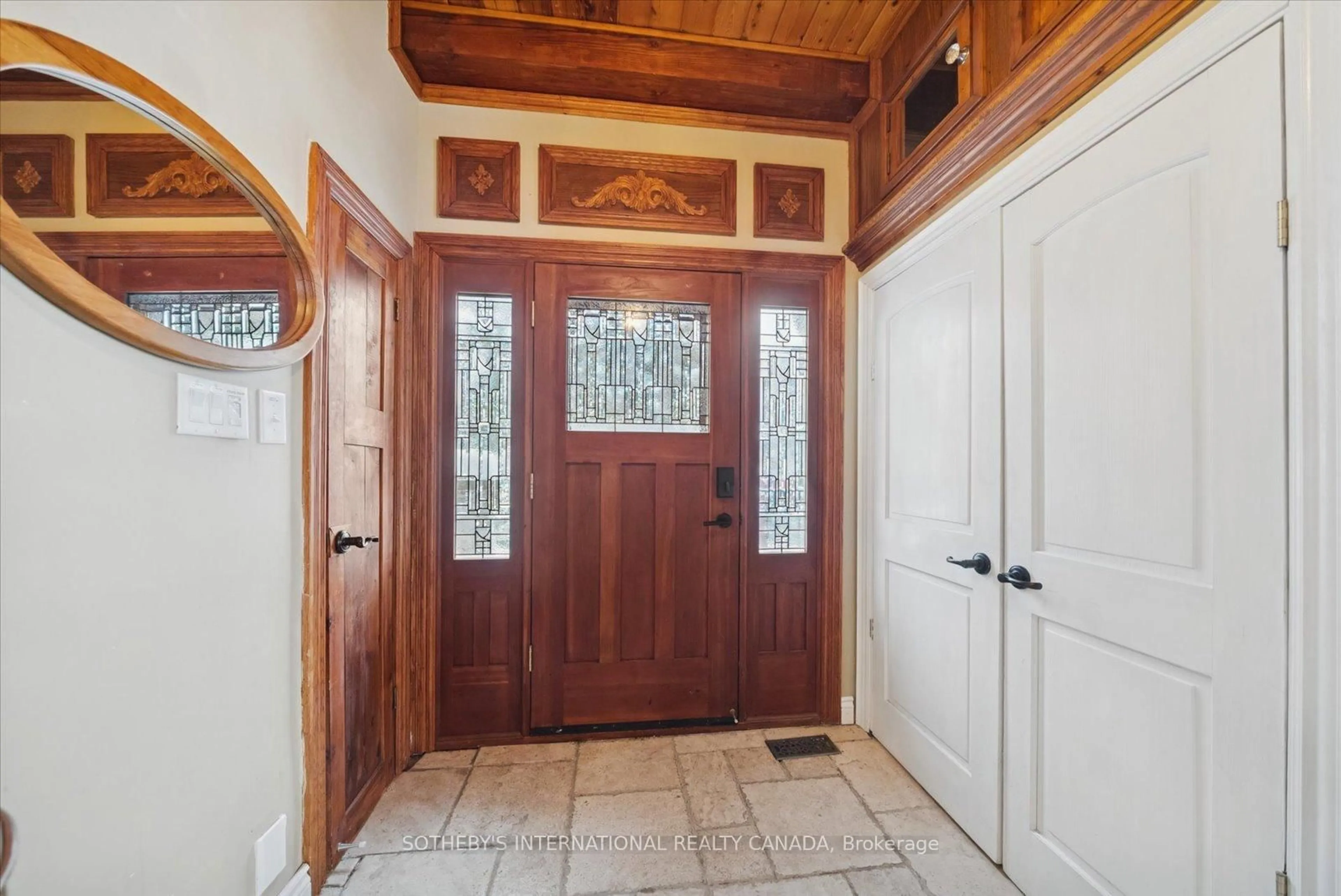 Indoor entryway for 1307 Watts Rd, Dysart et al Ontario K0M 1S0