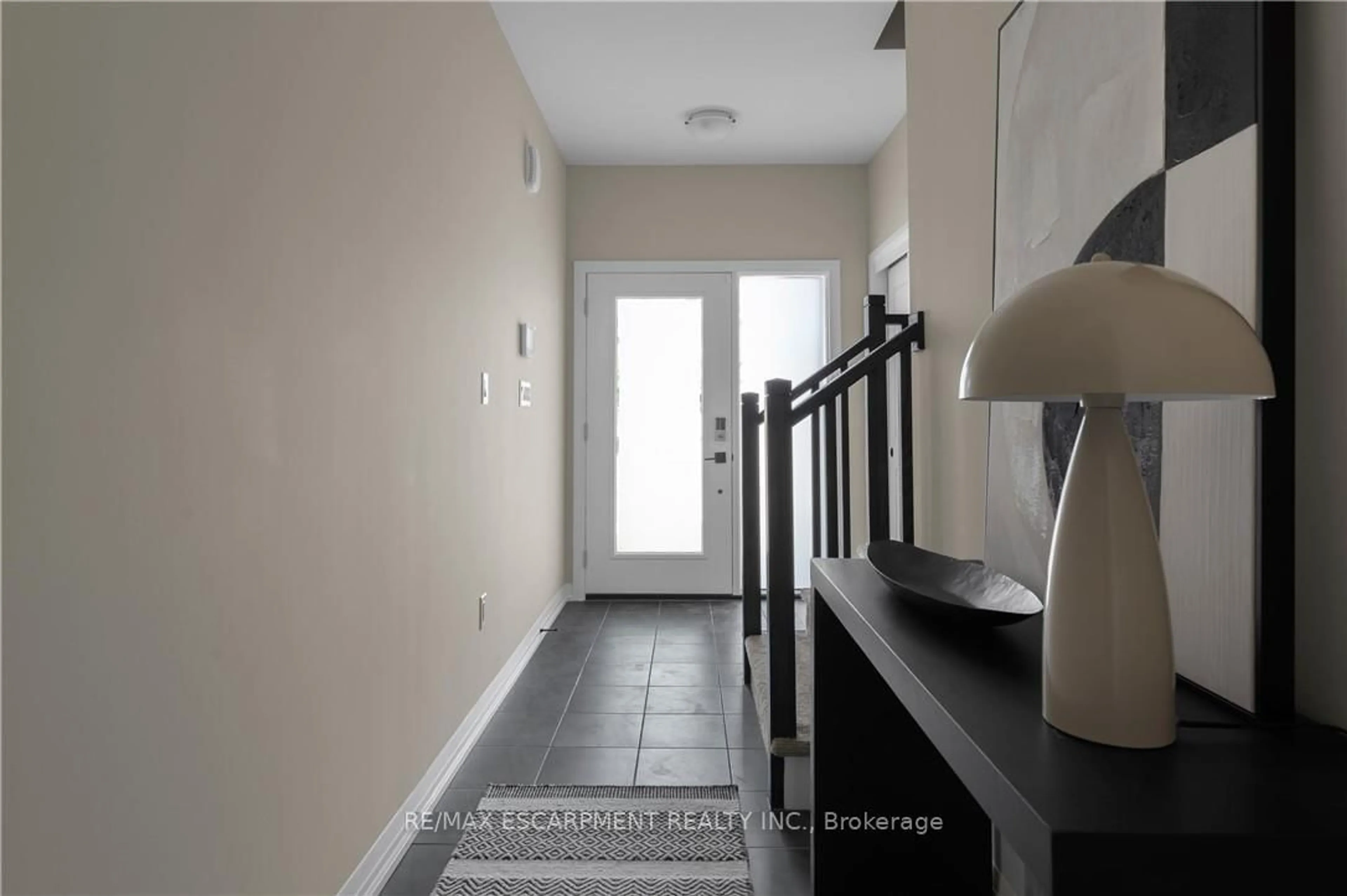 Indoor entryway for 142 Willson Dr, Thorold Ontario L3B 0A1