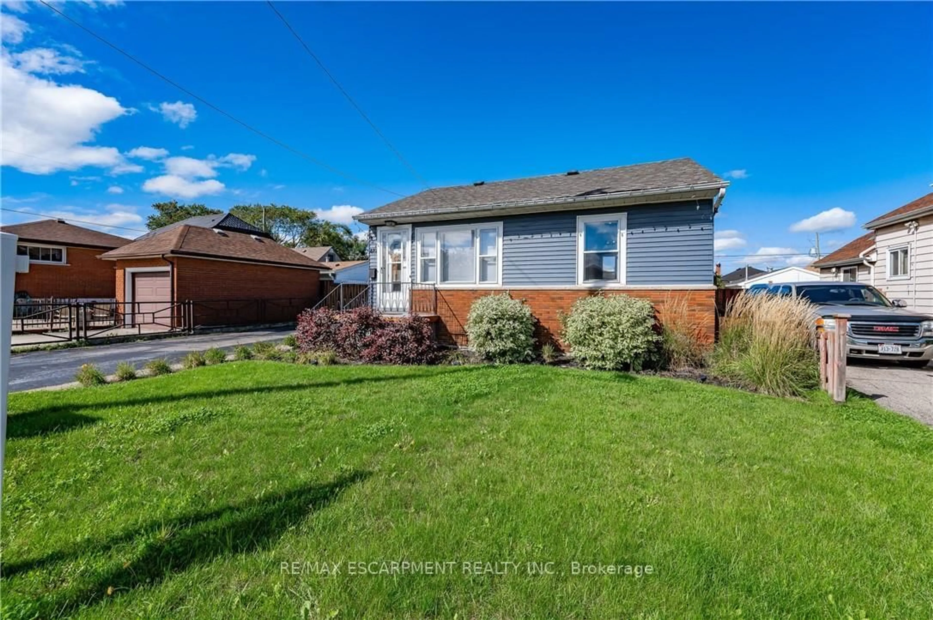 A pic from outside/outdoor area/front of a property/back of a property/a pic from drone, street for 419 Talbot St, Hamilton Ontario L8H 6T6