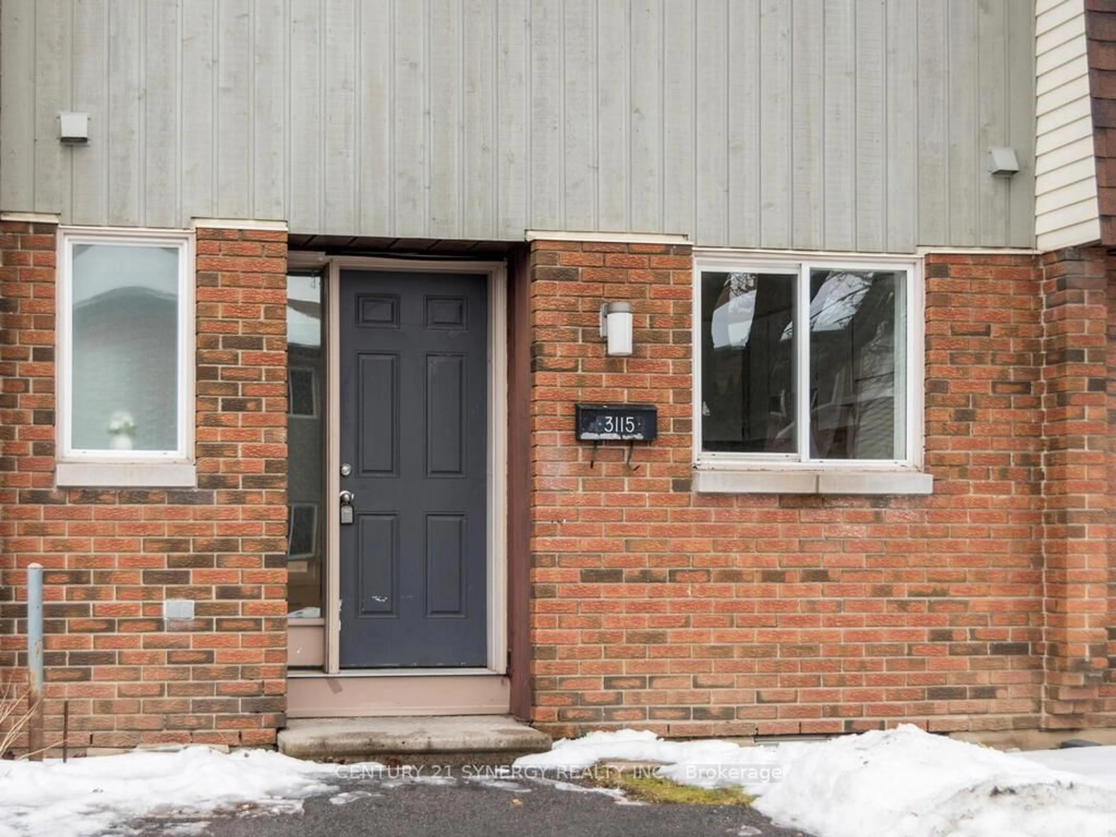 Indoor entryway for 3115 Olympic Way #51, Ottawa Ontario K1T 1Y7