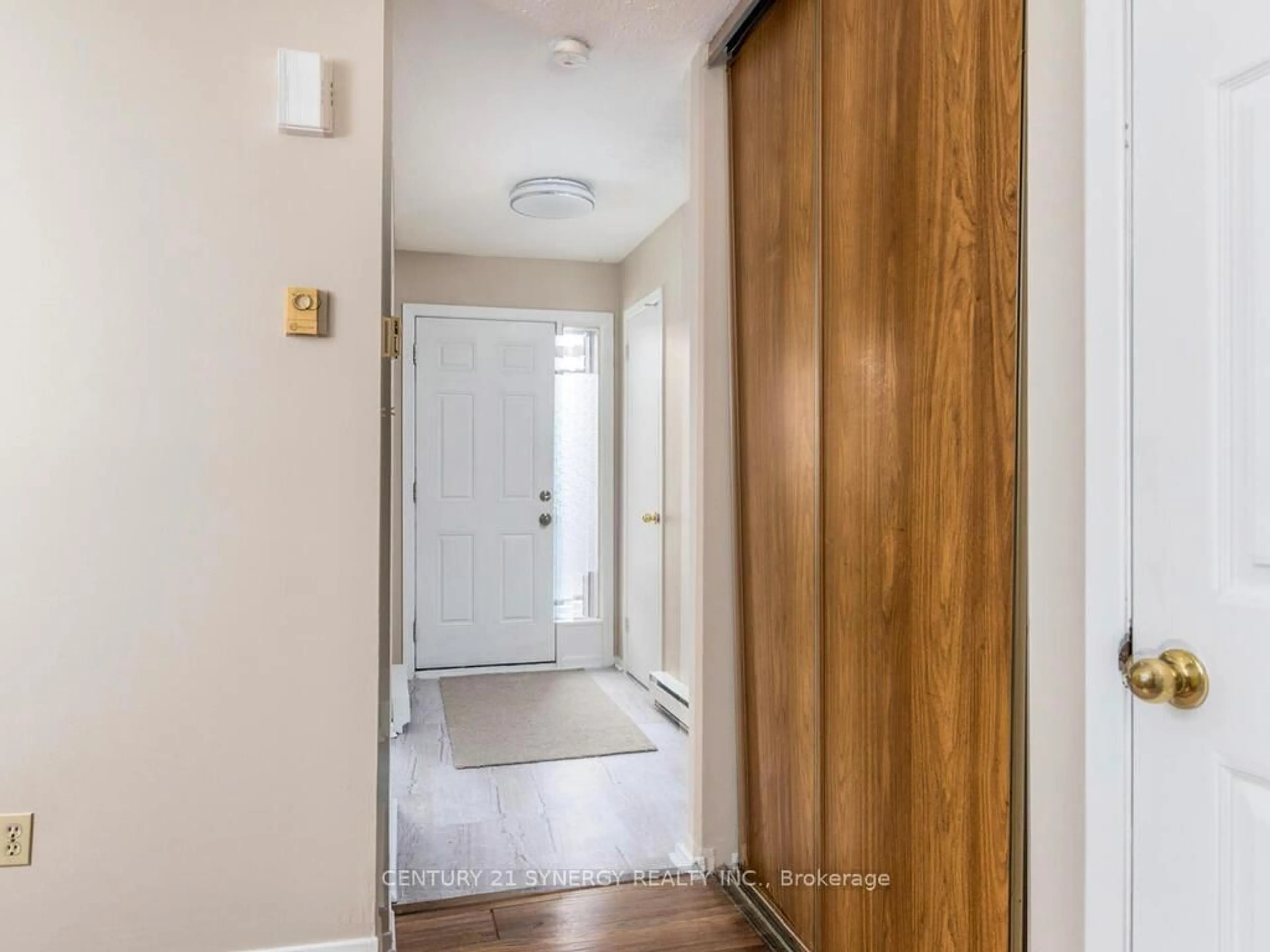 Indoor entryway for 3115 Olympic Way #51, Ottawa Ontario K1T 1Y7