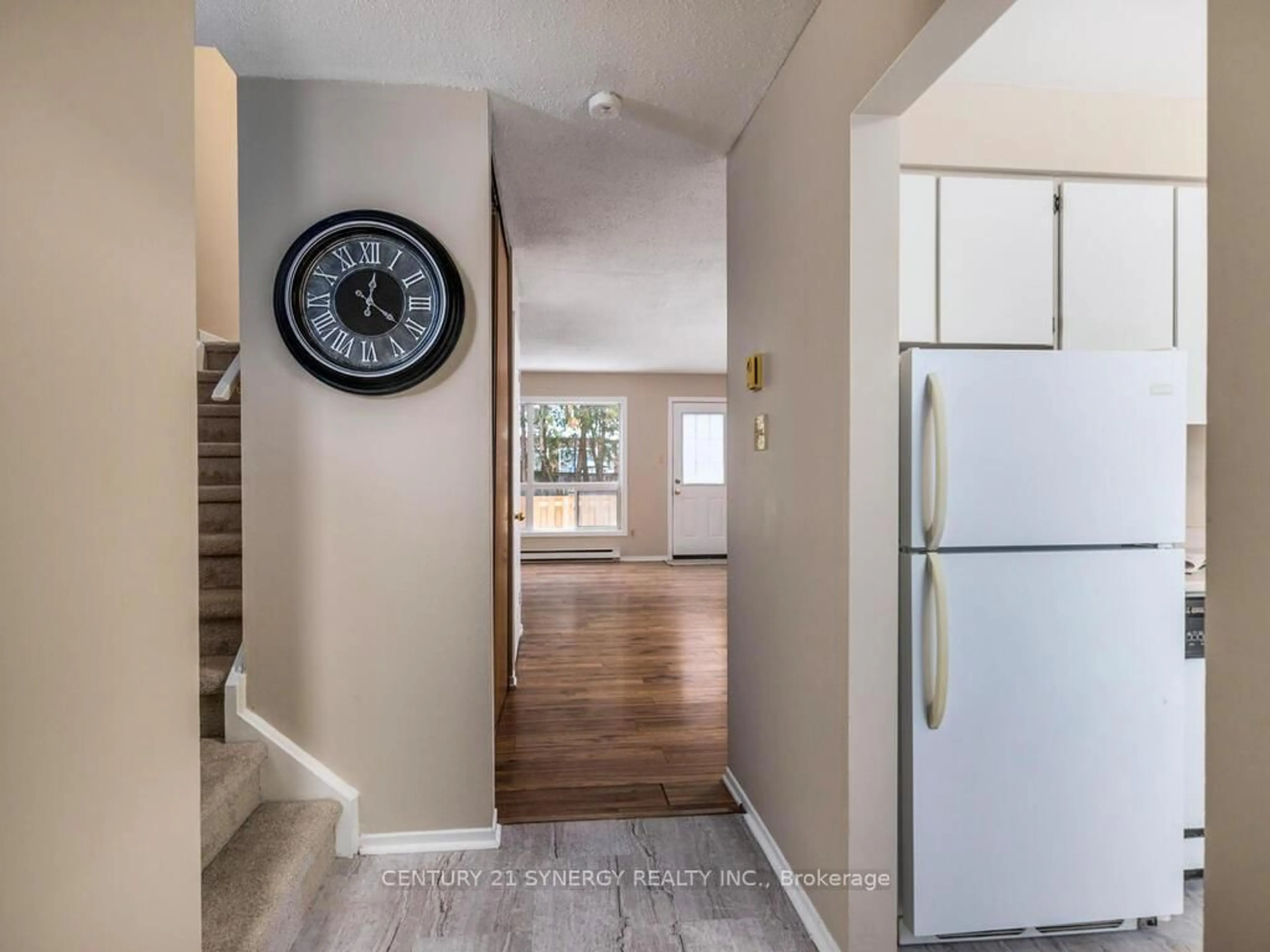 Indoor entryway for 3115 Olympic Way #51, Ottawa Ontario K1T 1Y7