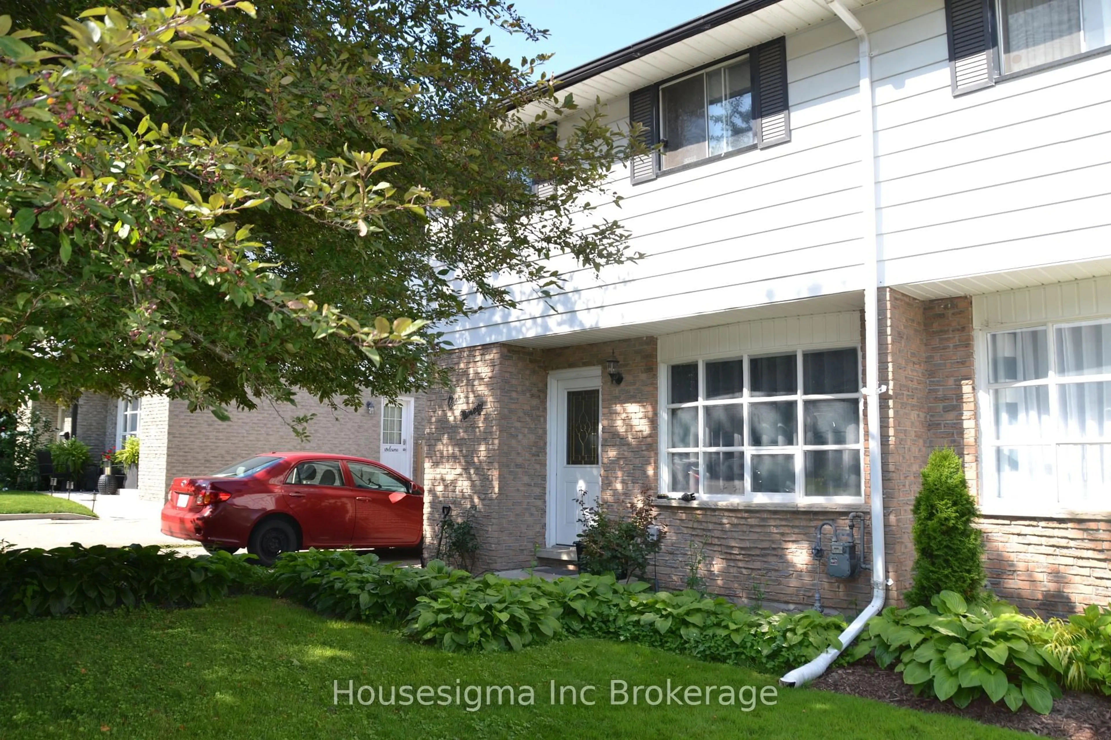 Home with brick exterior material, street for 190 Bay St, Woodstock Ontario N4S 3L2
