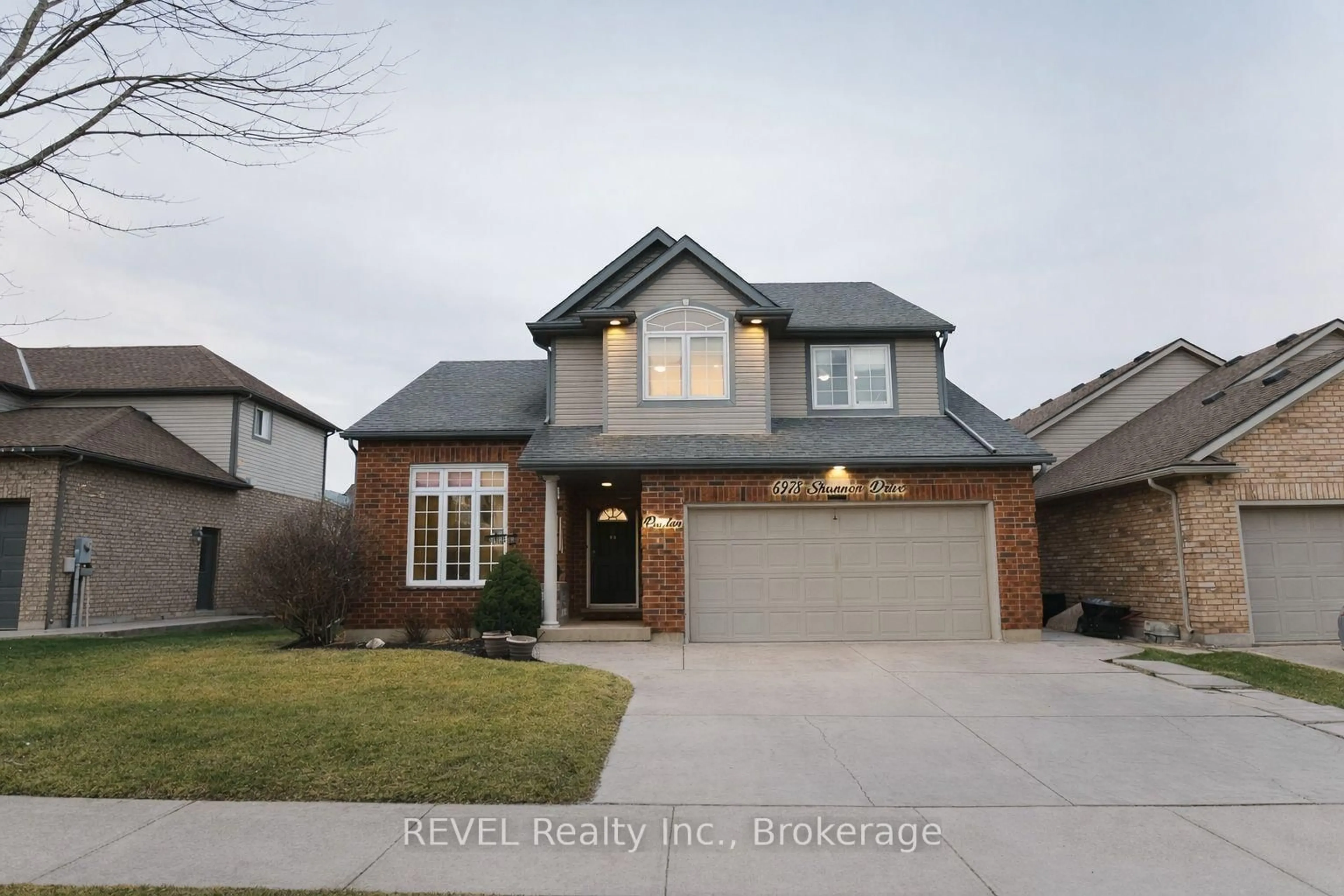 Home with brick exterior material, street for 6978 Shannon Dr, Niagara Falls Ontario L2H 3N7