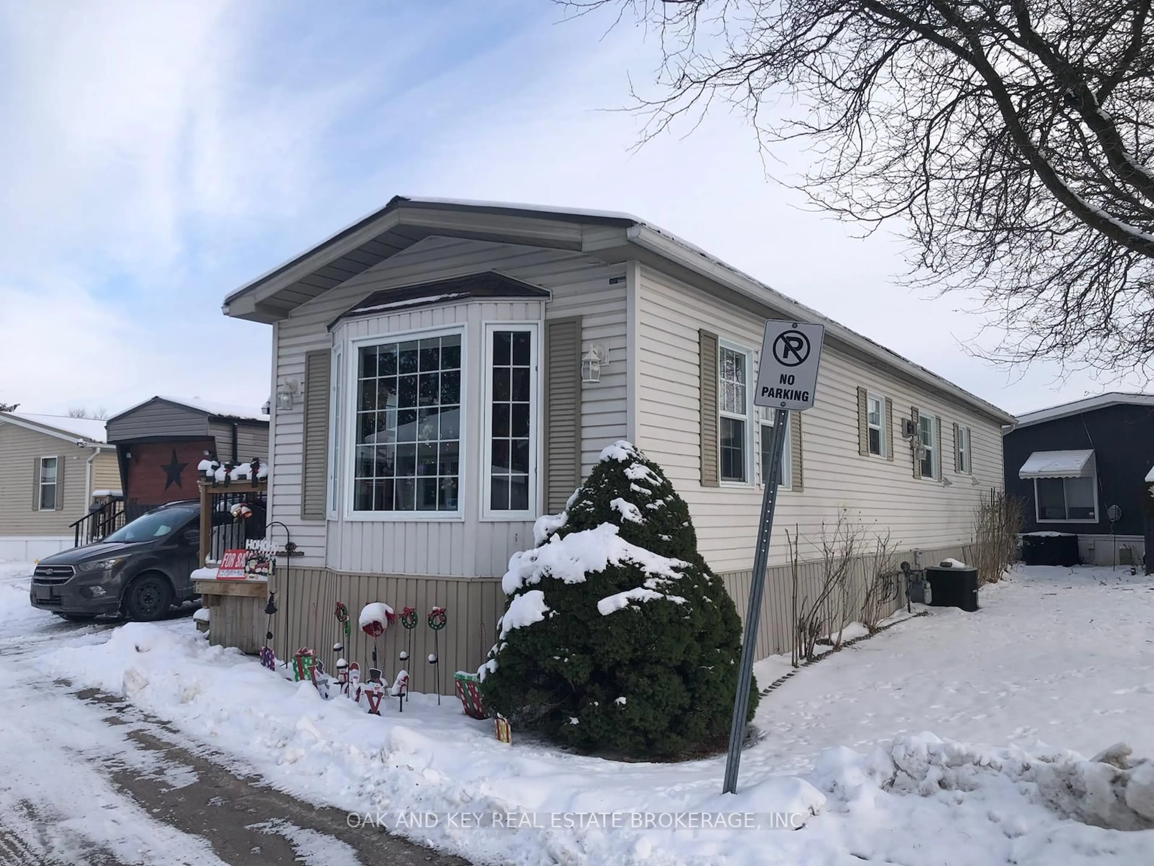 Home with vinyl exterior material, street for 121 - 2189 Dundas St, London East Ontario N5V 1H3