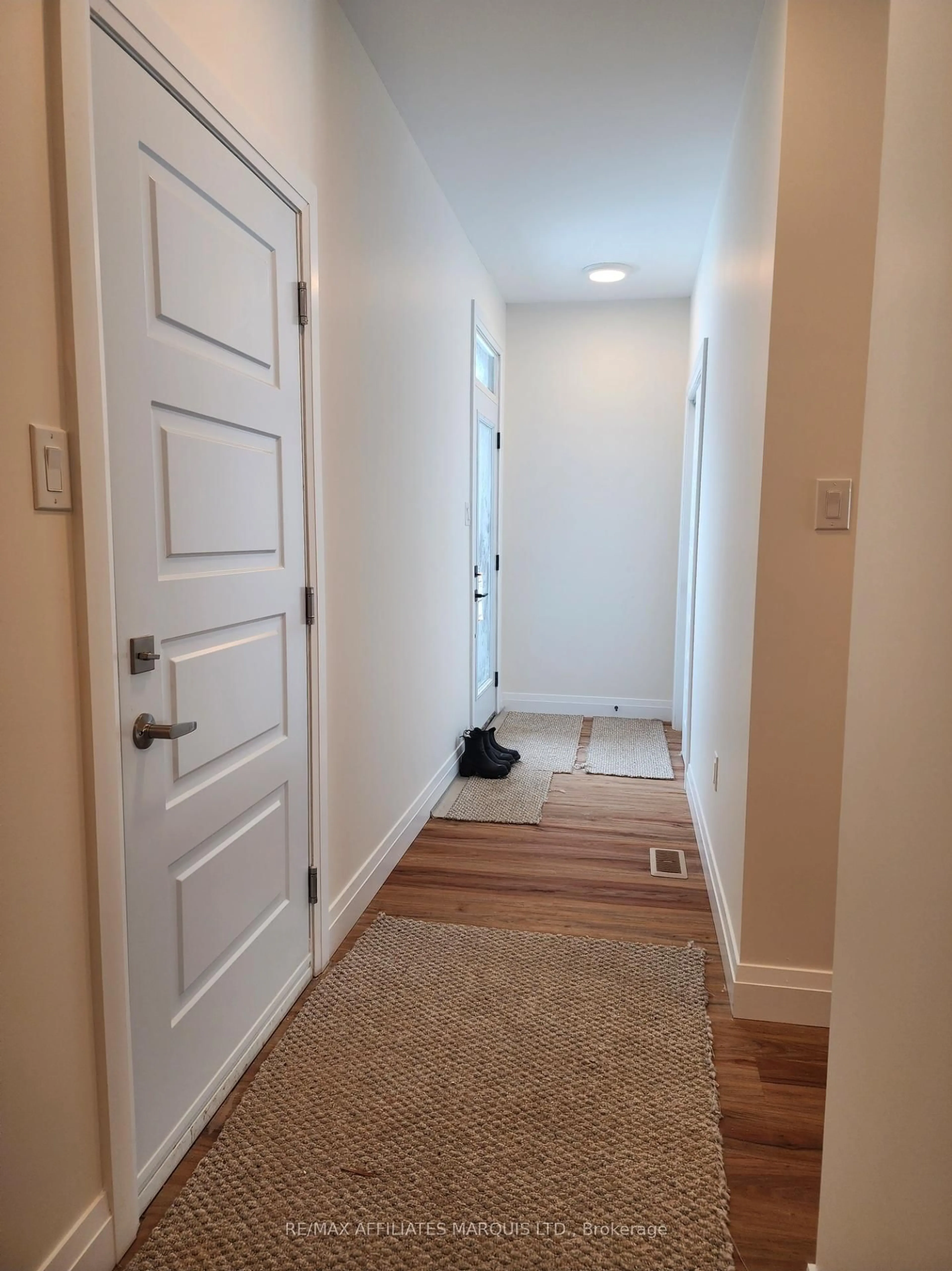 Indoor entryway for 2288 Crewson Cres, Cornwall Ontario K6H 0H5