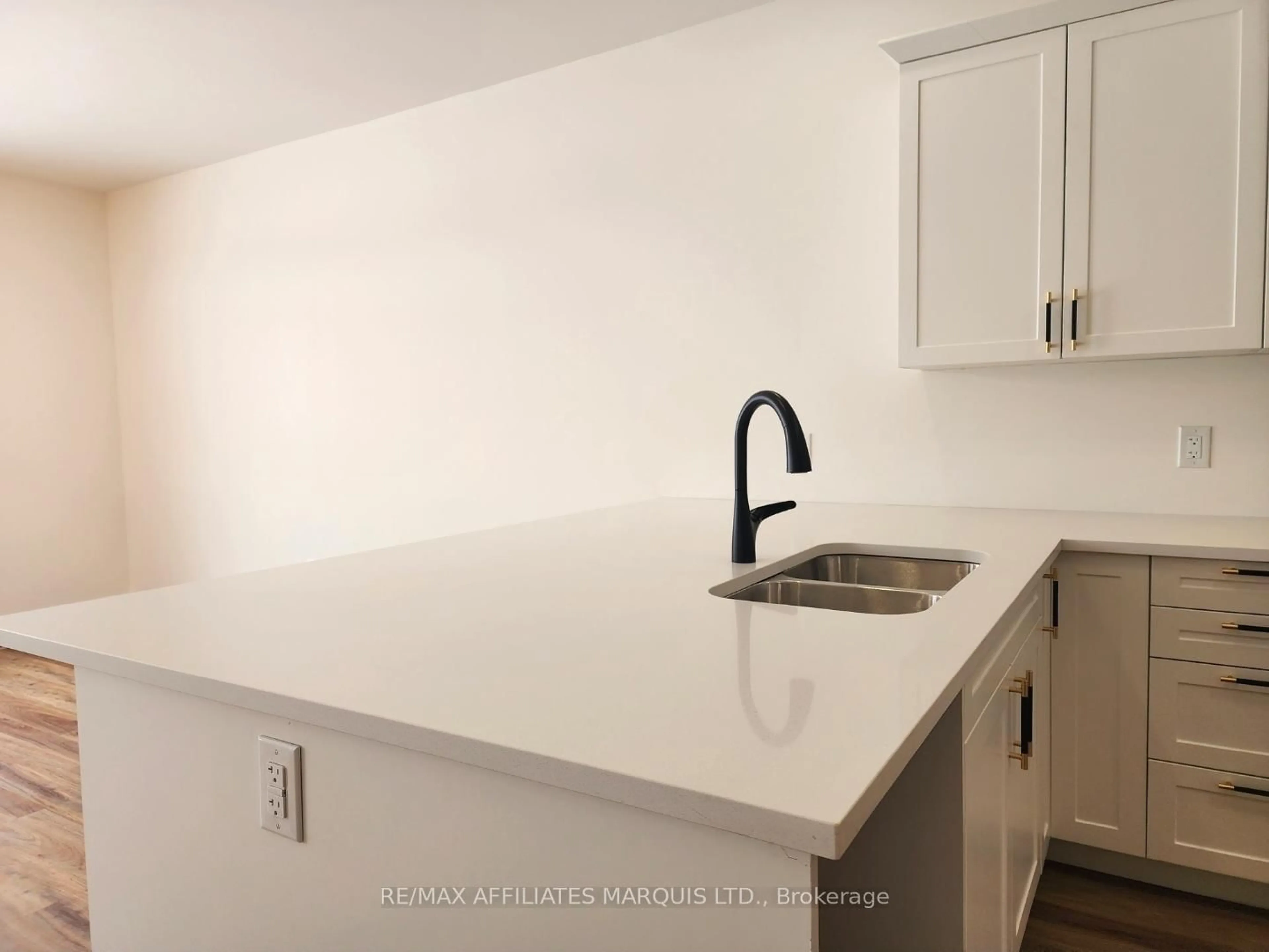 Standard kitchen, unknown for 2288 Crewson Cres, Cornwall Ontario K6H 0H5