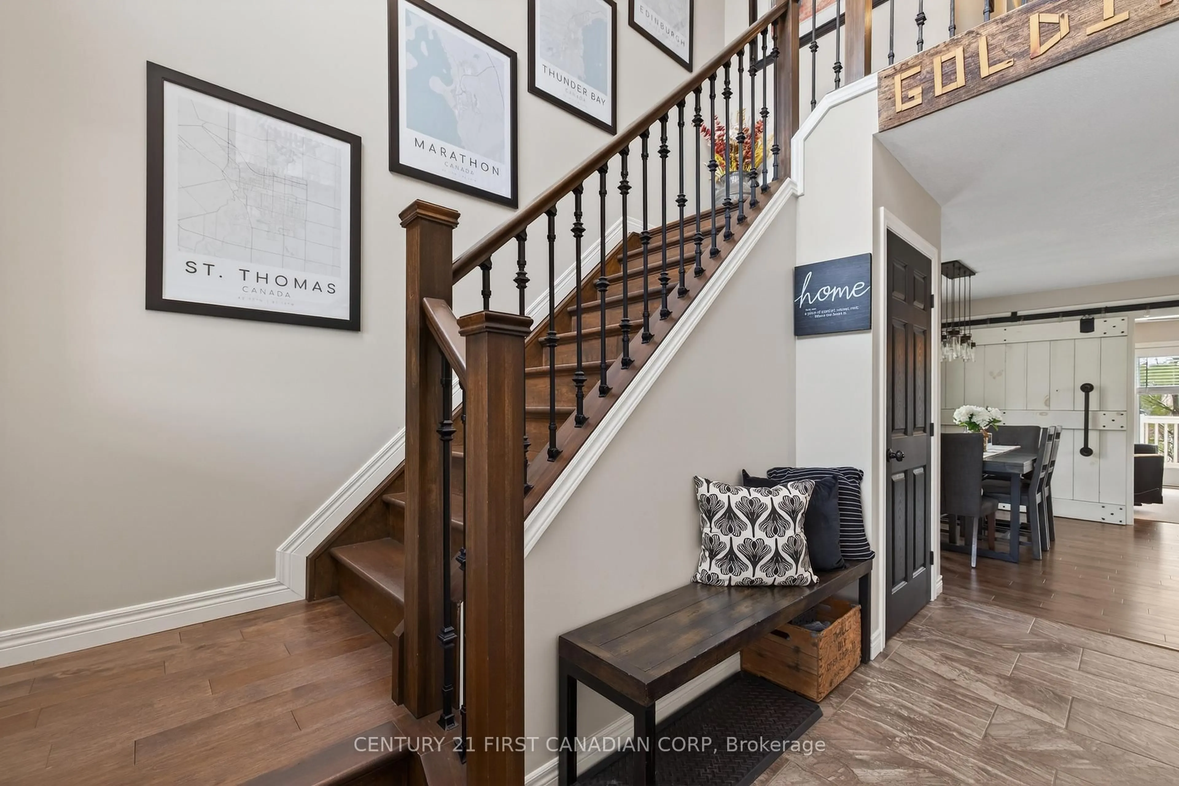 Indoor entryway for 16 Blue Heron Pl, St. Thomas Ontario N5R 6J6