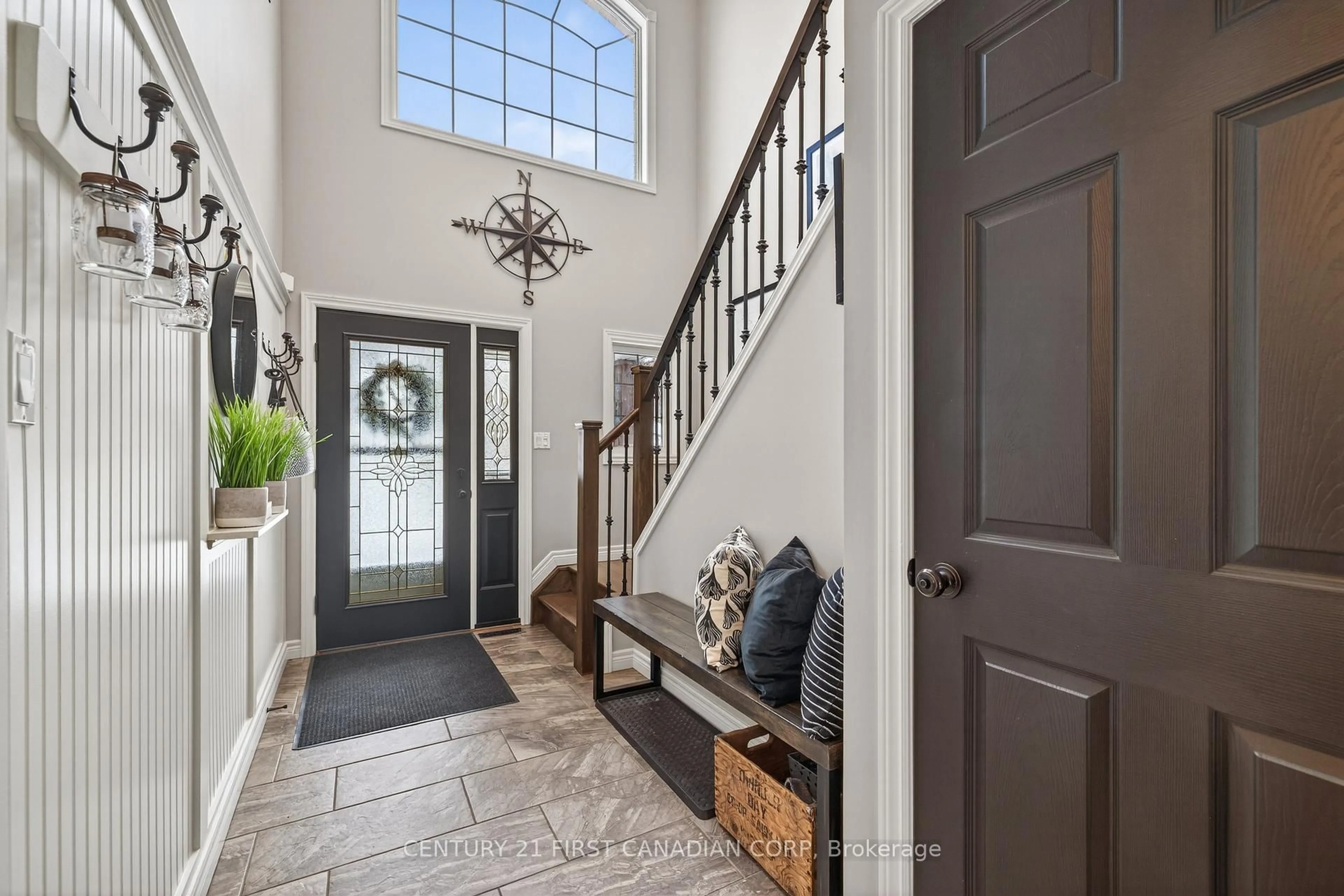 Indoor entryway for 16 Blue Heron Pl, St. Thomas Ontario N5R 6J6