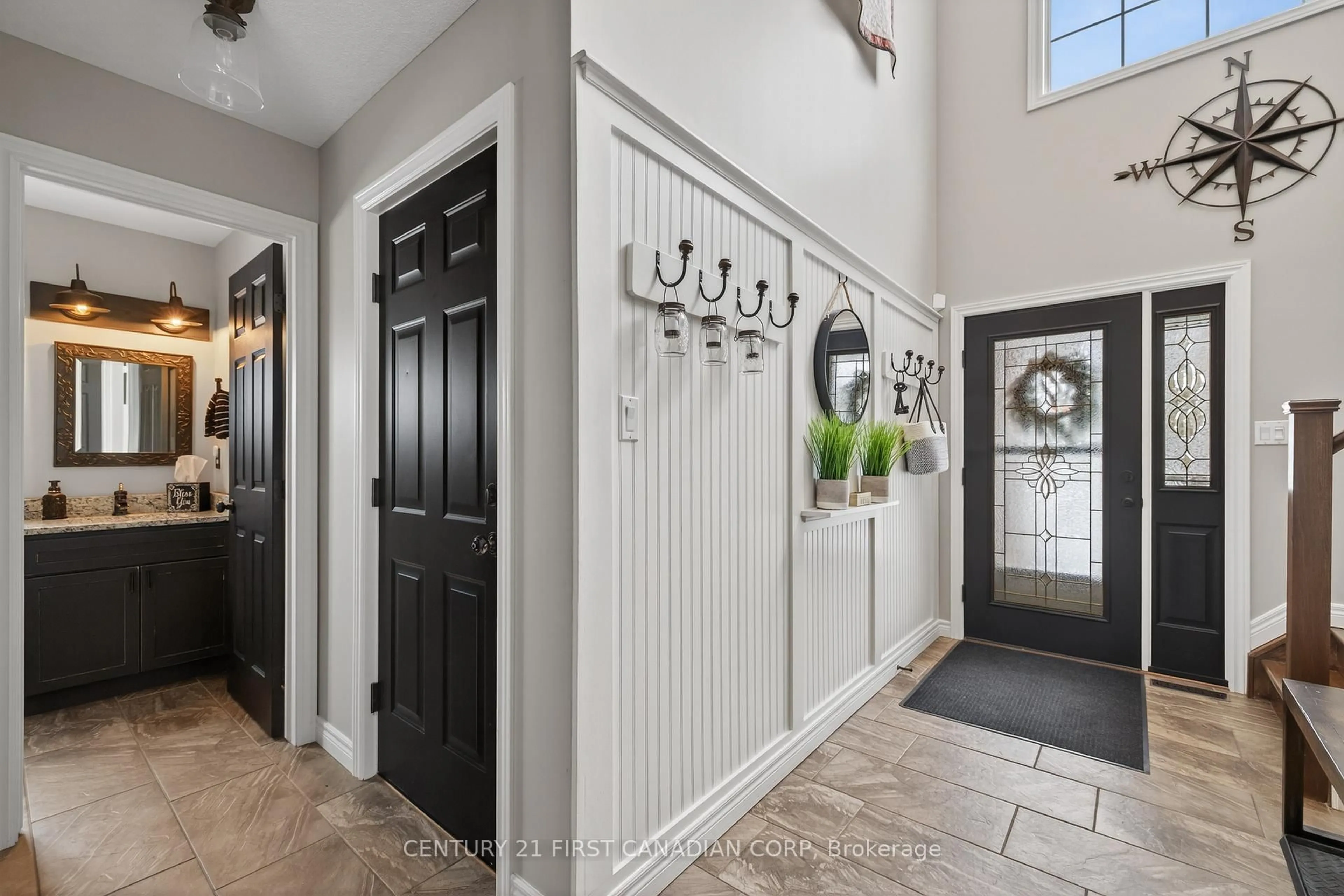 Indoor entryway for 16 Blue Heron Pl, St. Thomas Ontario N5R 6J6