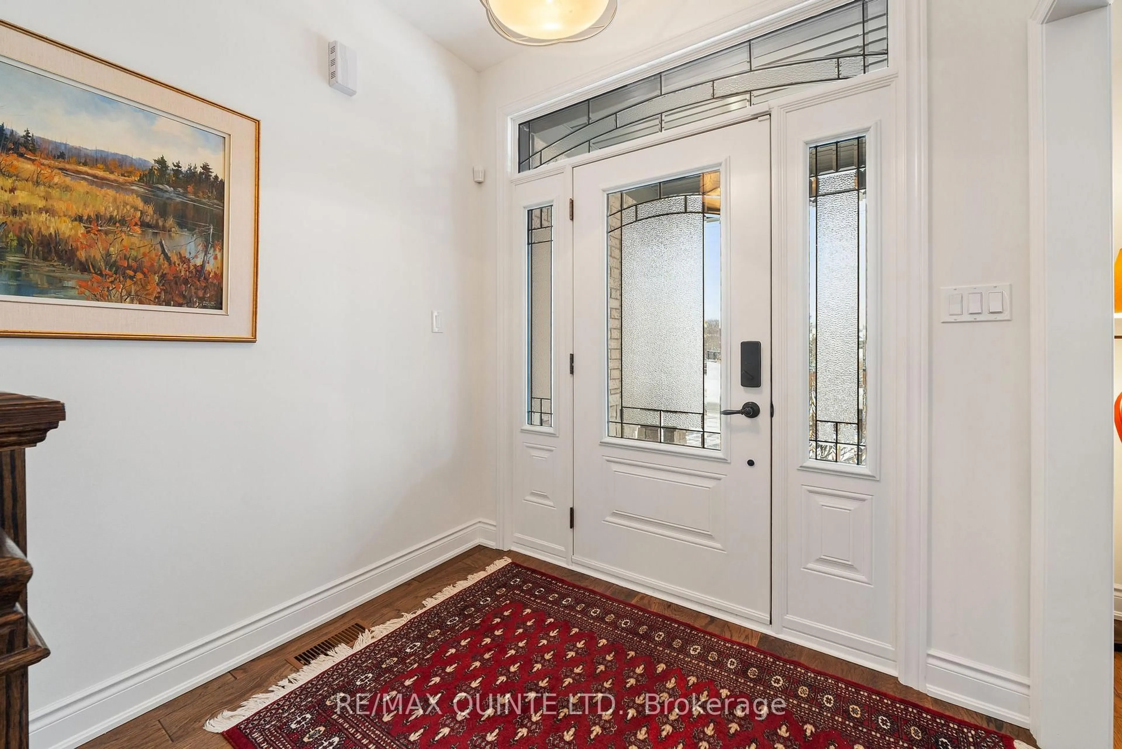 Indoor entryway for 100 Pinnacle St, Brighton Ontario K0K 1H0