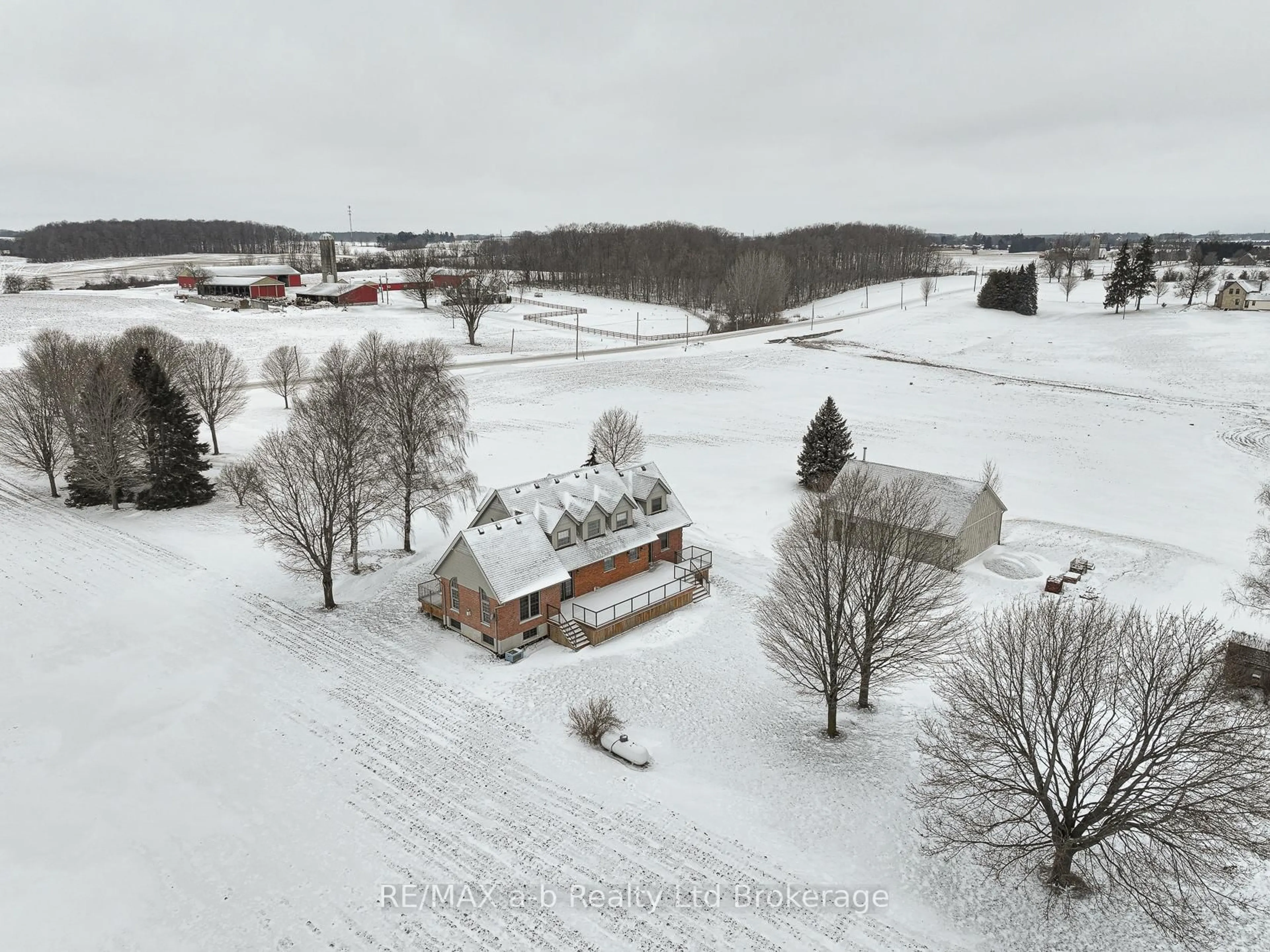 A pic from outside/outdoor area/front of a property/back of a property/a pic from drone, building for 616070 13th Line, East Zorra-Tavistock Ontario N4S 7W1