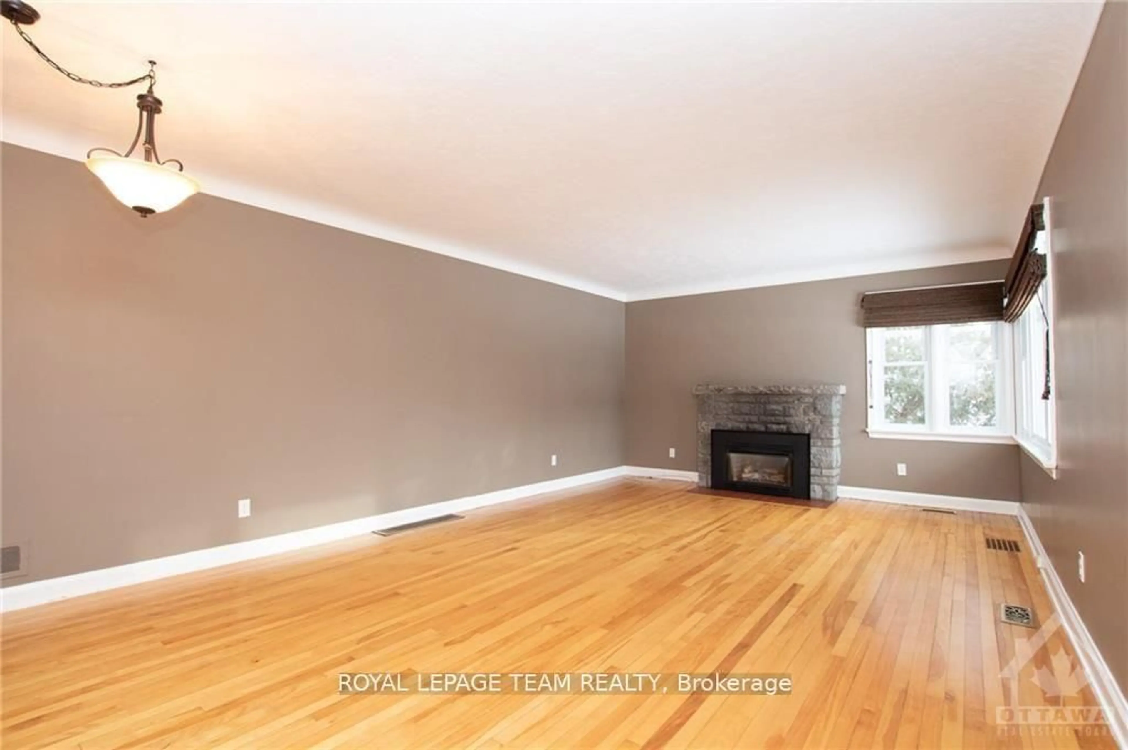 A pic of a room for 49 Crownhill St, Ottawa Ontario K1J 7K5