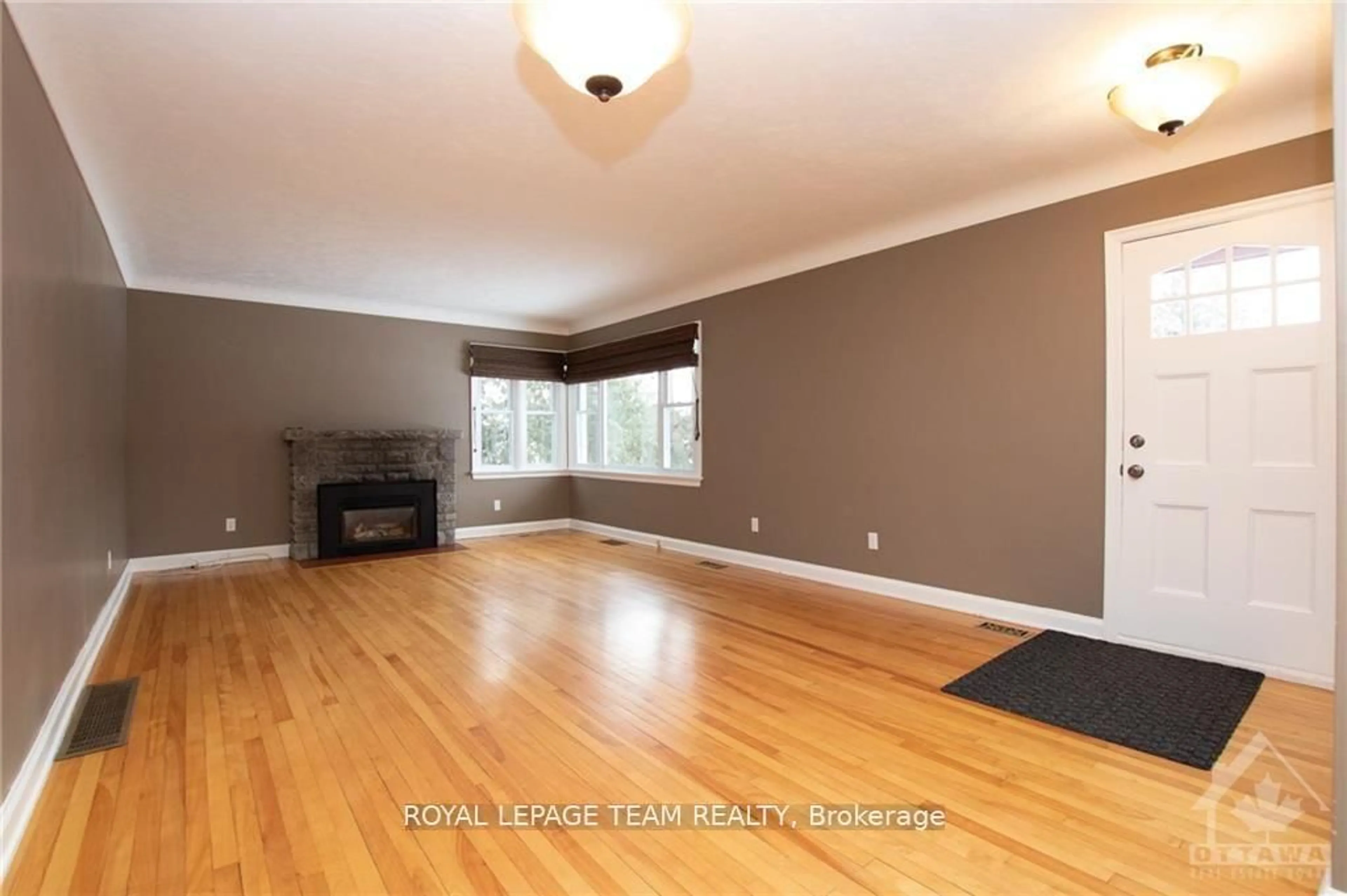 A pic of a room for 49 Crownhill St, Ottawa Ontario K1J 7K5