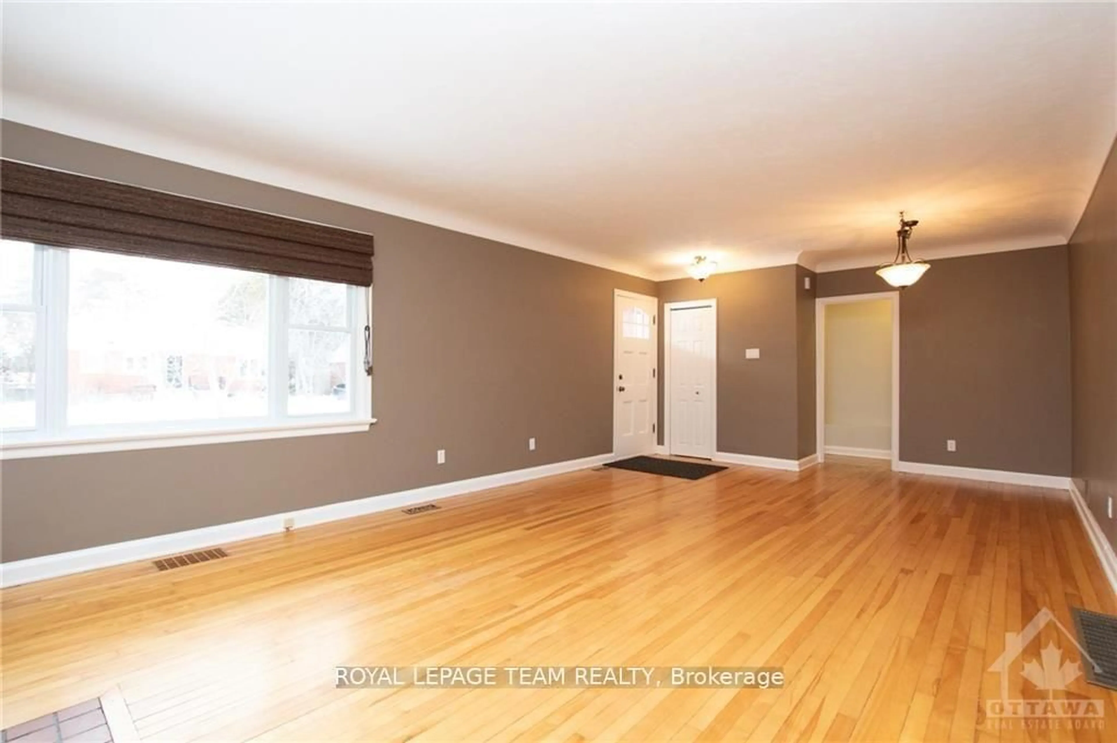 A pic of a room for 49 Crownhill St, Ottawa Ontario K1J 7K5