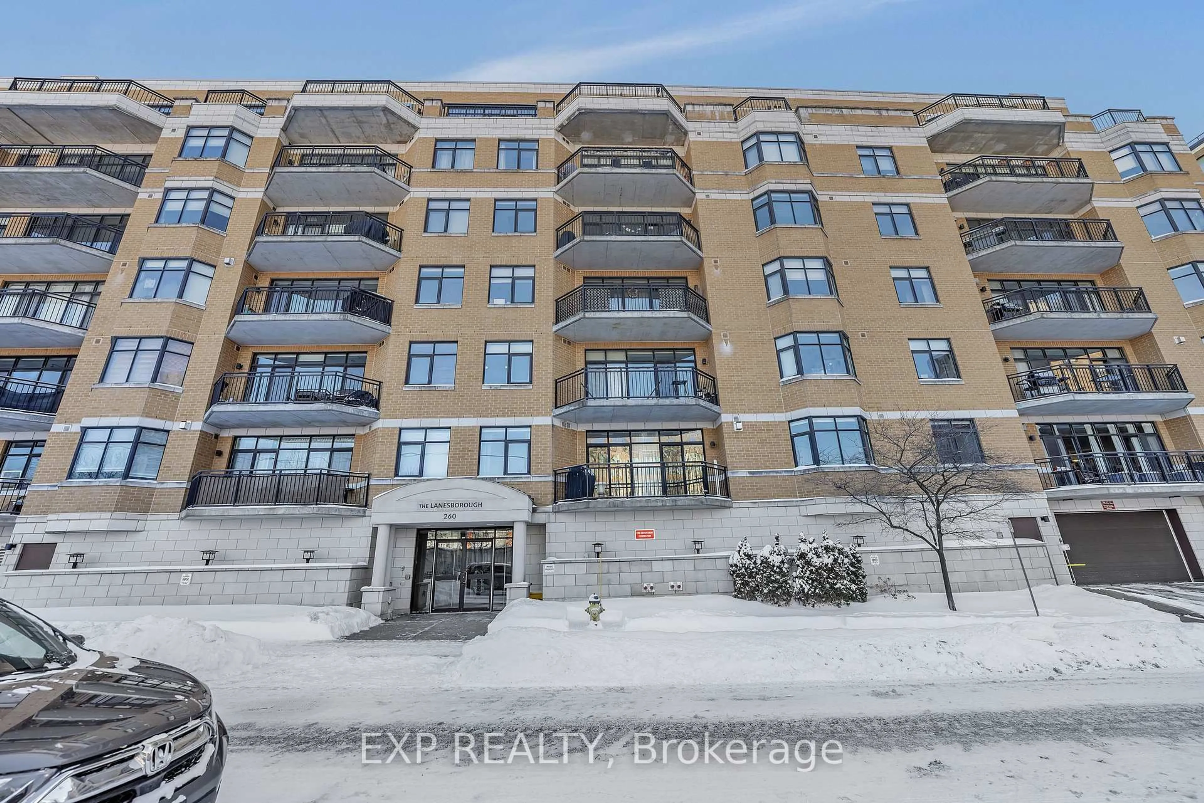 A pic from outside/outdoor area/front of a property/back of a property/a pic from drone, building for 260 Besserer St #209, Ottawa Ontario K1N 1J3