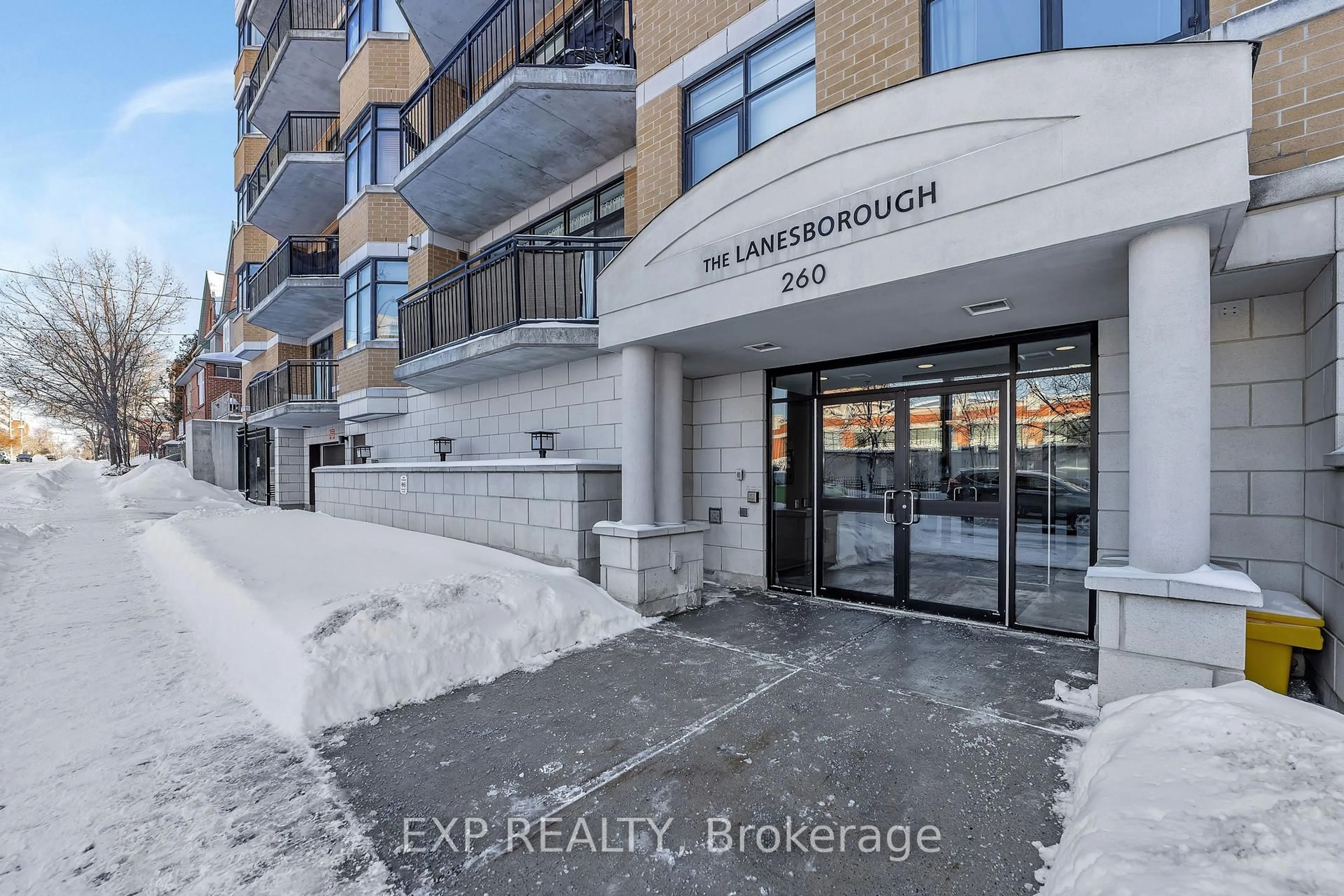 Indoor entryway for 260 Besserer St #209, Ottawa Ontario K1N 1J3