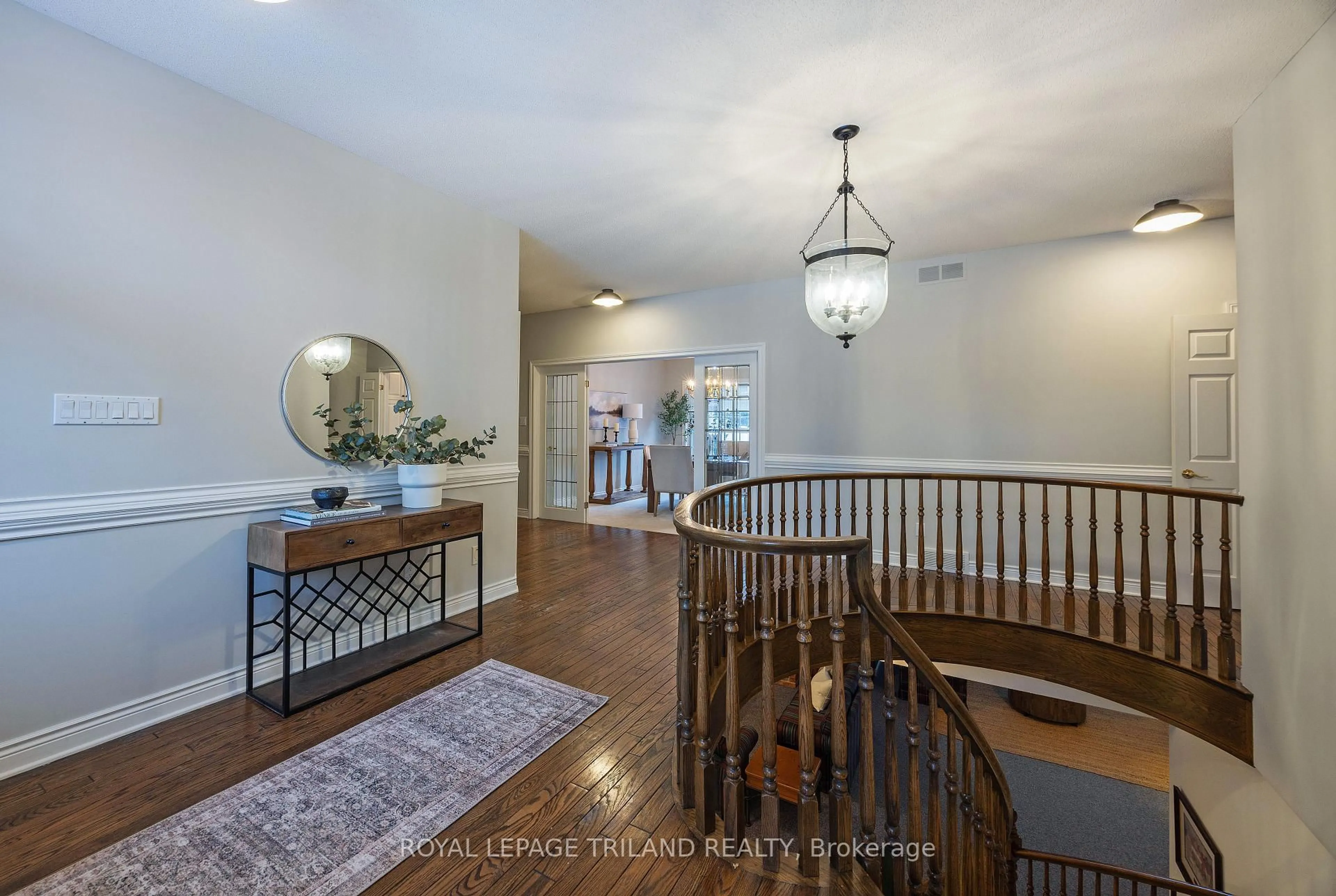 Indoor entryway for 31 Woods Edge Clse, London South Ontario N6K 4K8