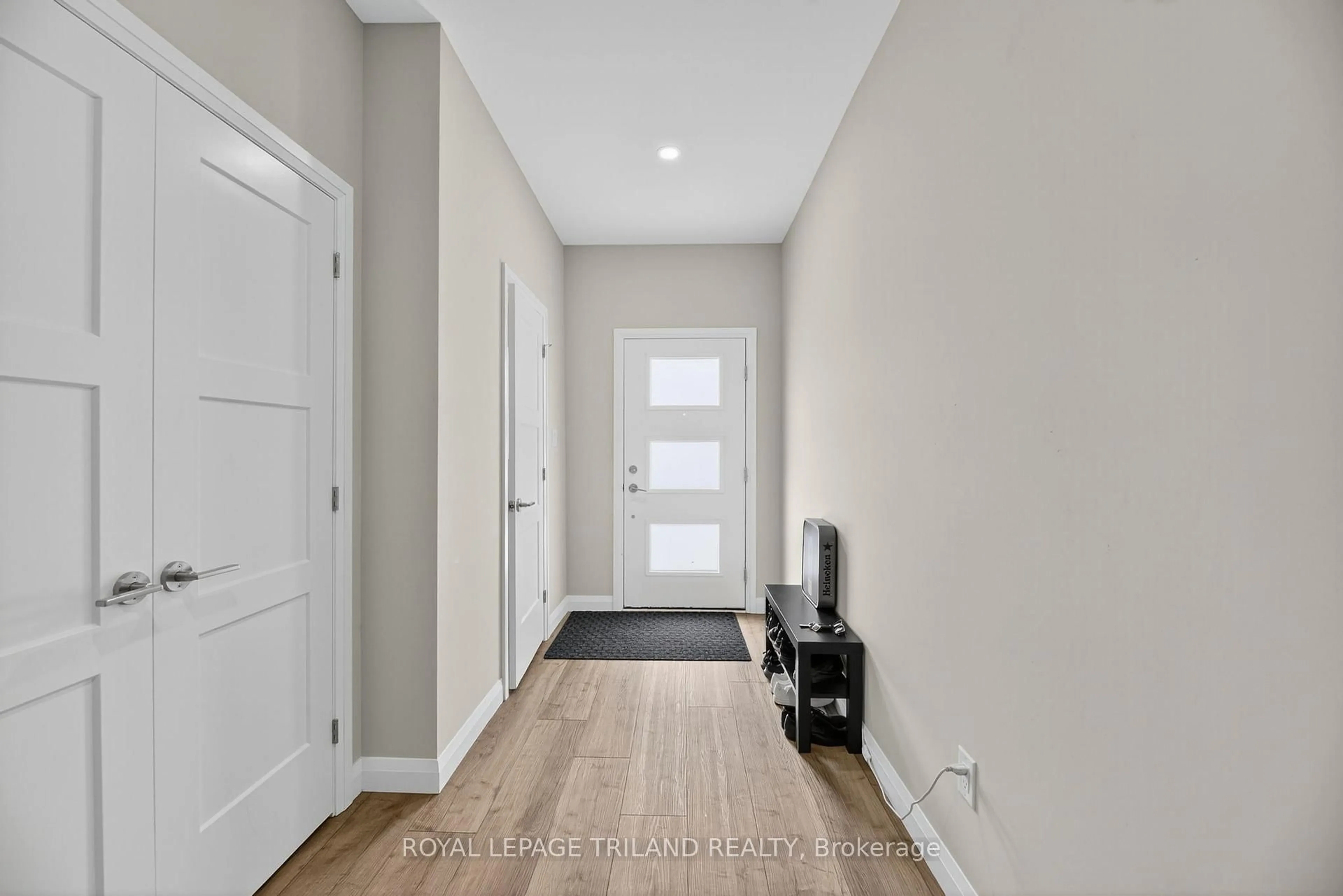 Indoor entryway for 17 Nicholson St #30, Lucan Biddulph Ontario N0M 2J0