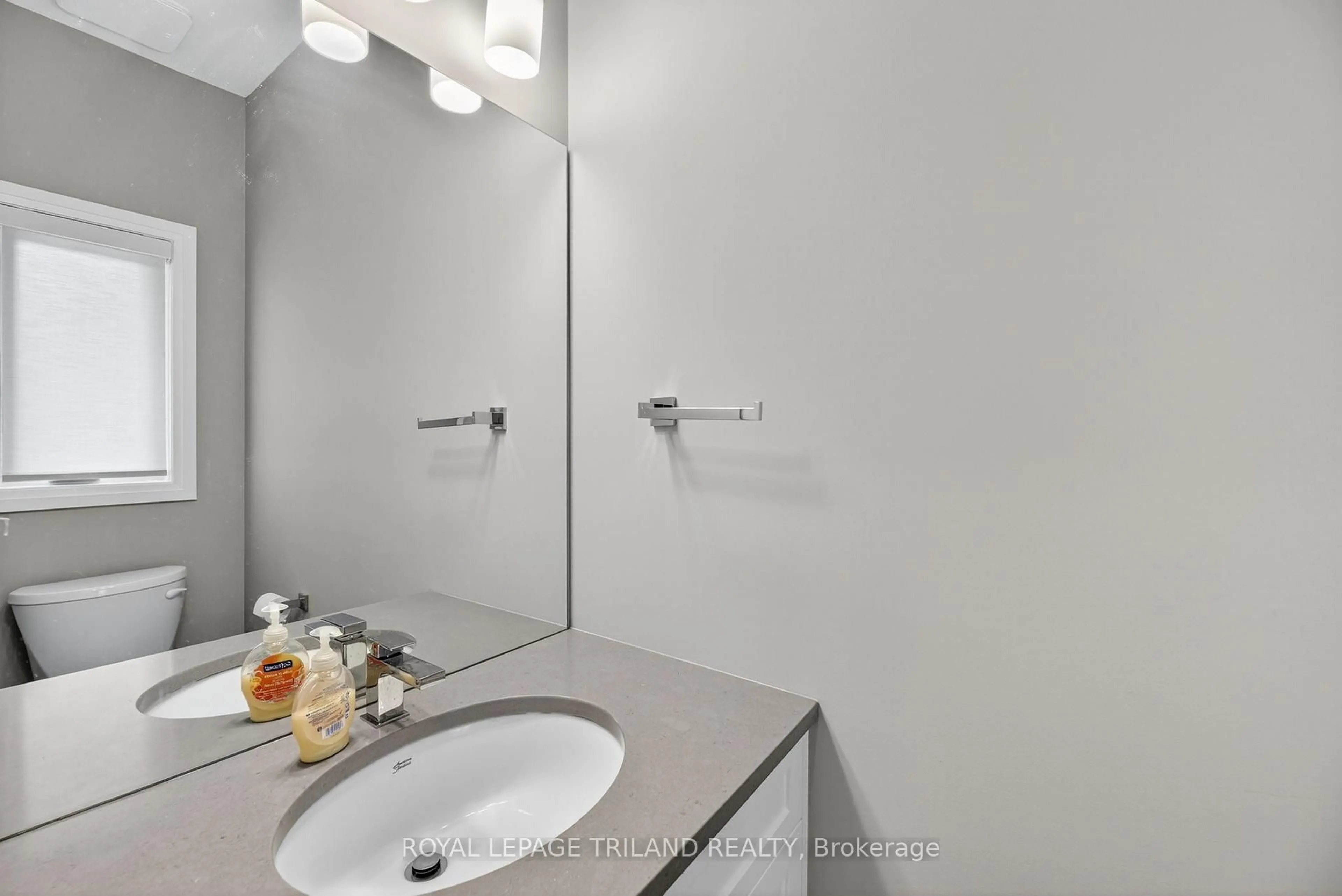 Standard bathroom, unknown for 17 Nicholson St #30, Lucan Biddulph Ontario N0M 2J0