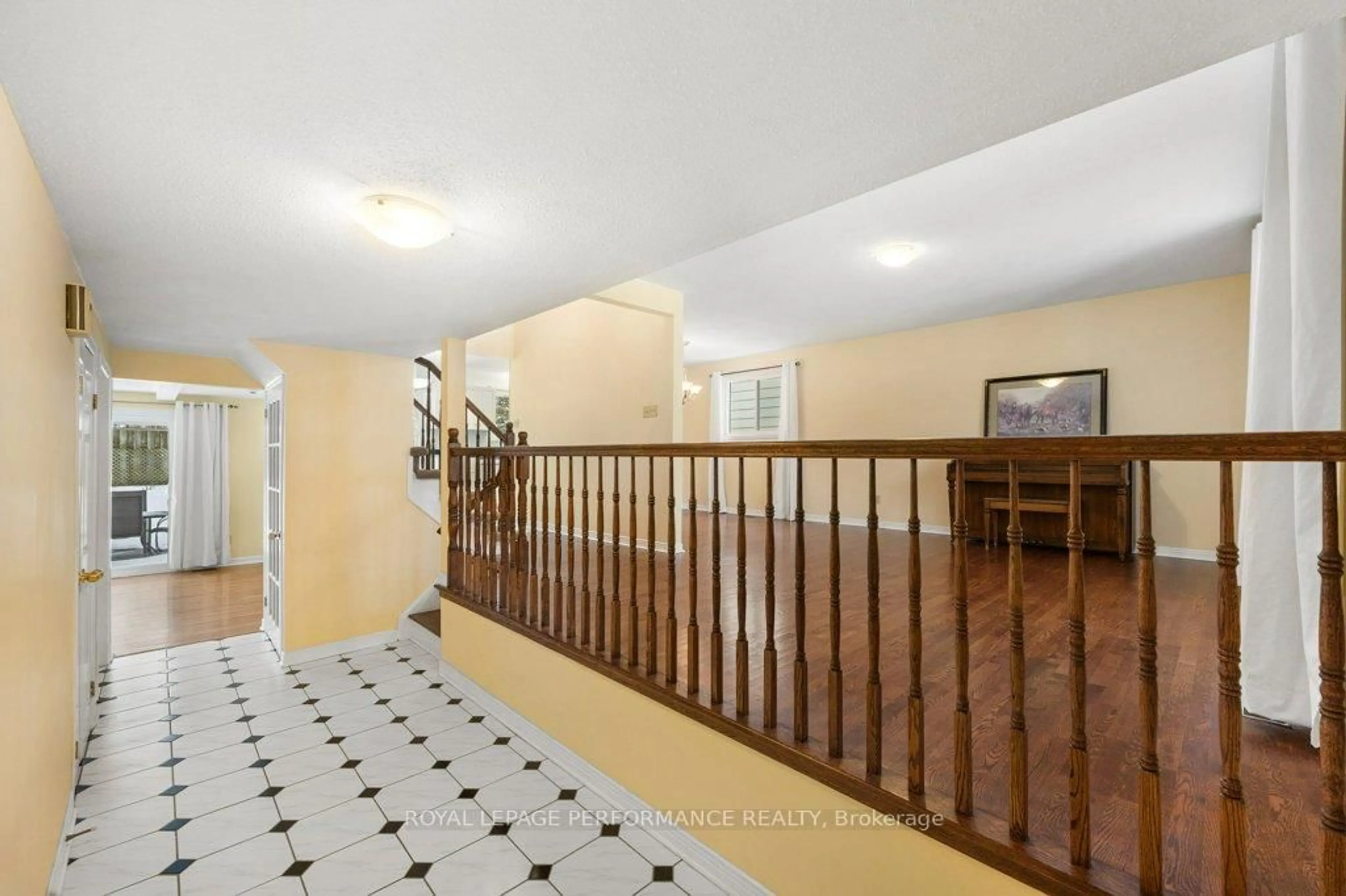 Indoor foyer for 1779 Calumet Lane, Ottawa Ontario K1C 1W1