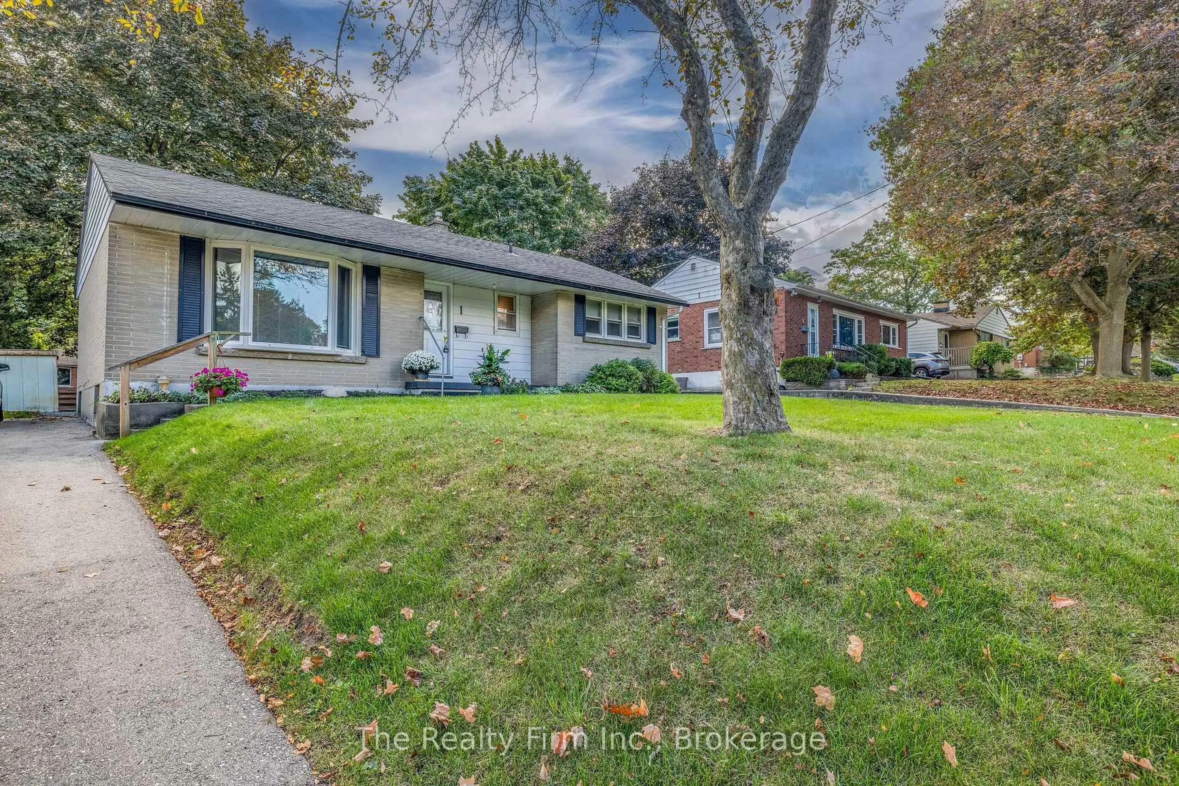 Unknown for 1 Earlscourt Cres, Woodstock Ontario N4S 5H2