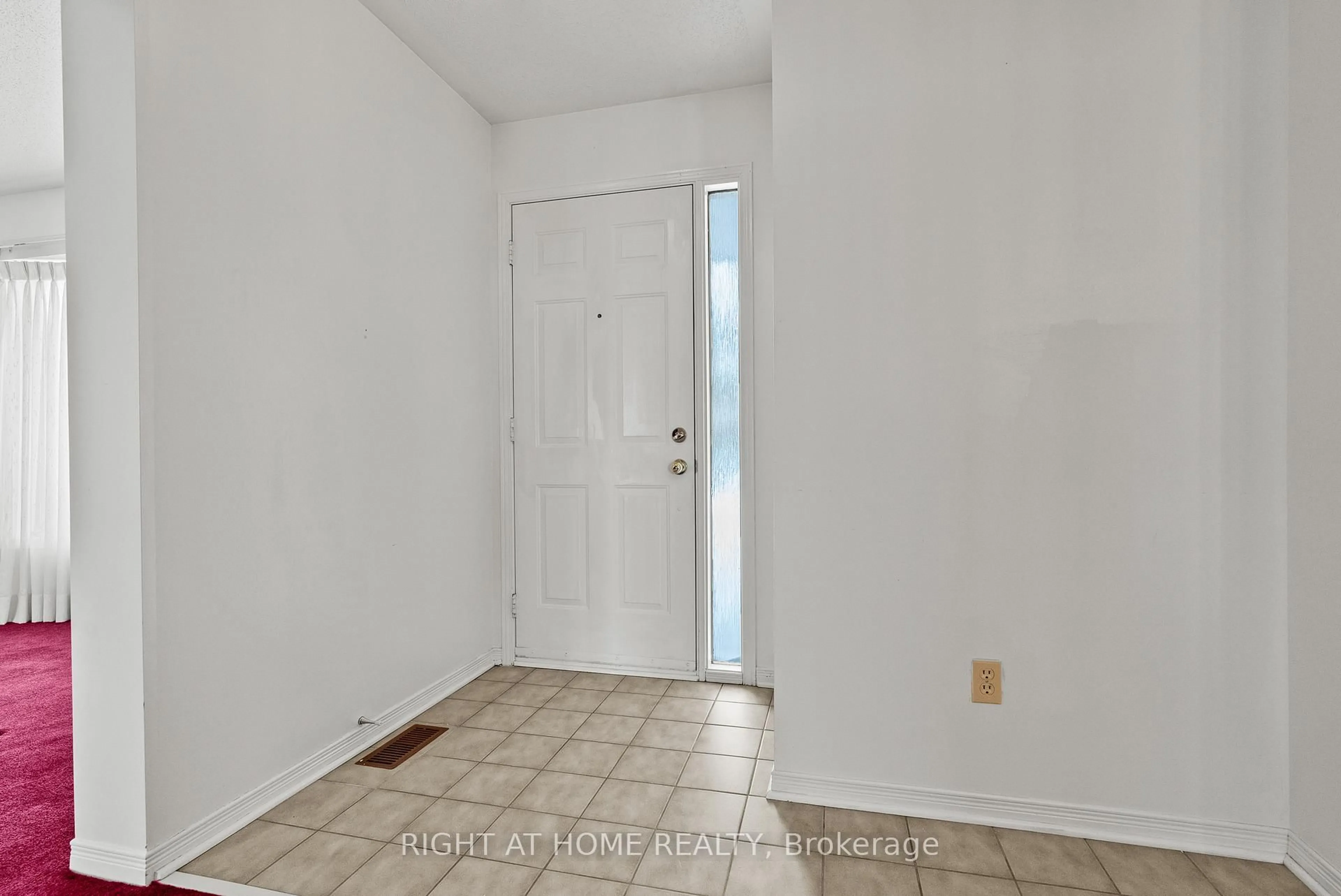 Indoor entryway for 11 Kluane Rdge, Kanata Ontario K2M 1Z7