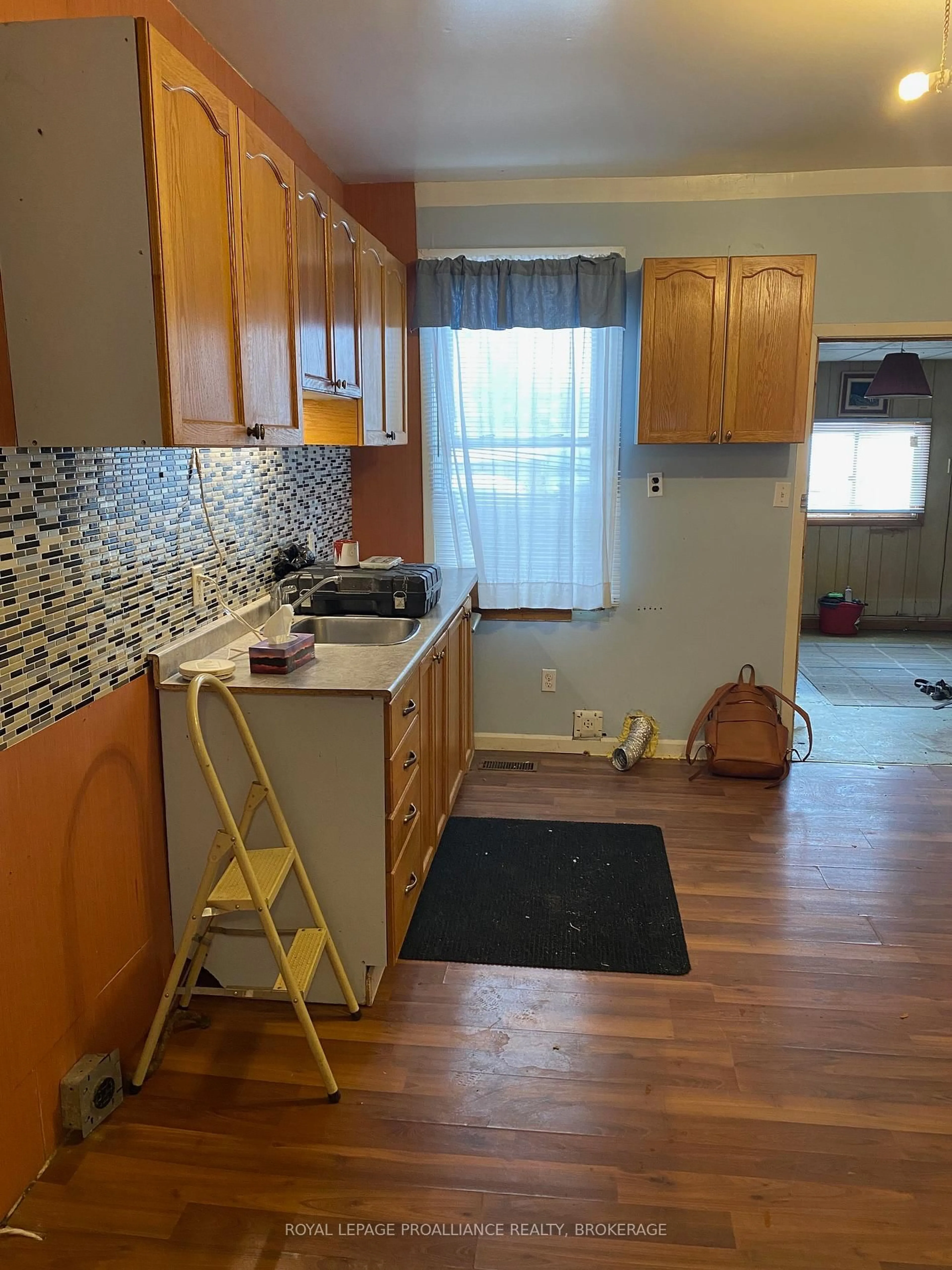 Standard kitchen, unknown for 418 Montreal St, Kingston Ontario K7K 3H7