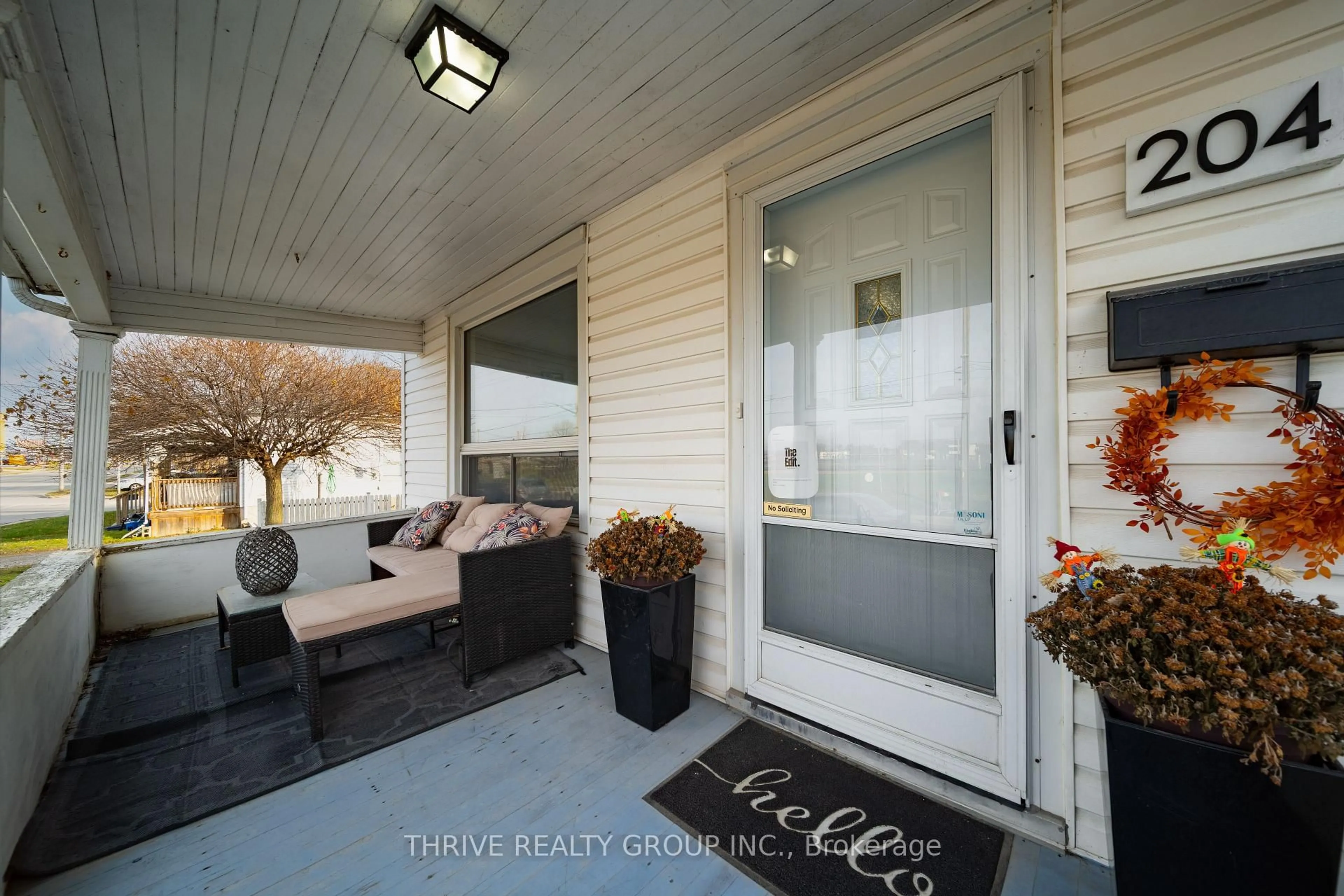 Indoor entryway for 204 Wellington St, St. Thomas Ontario N5R 2S4