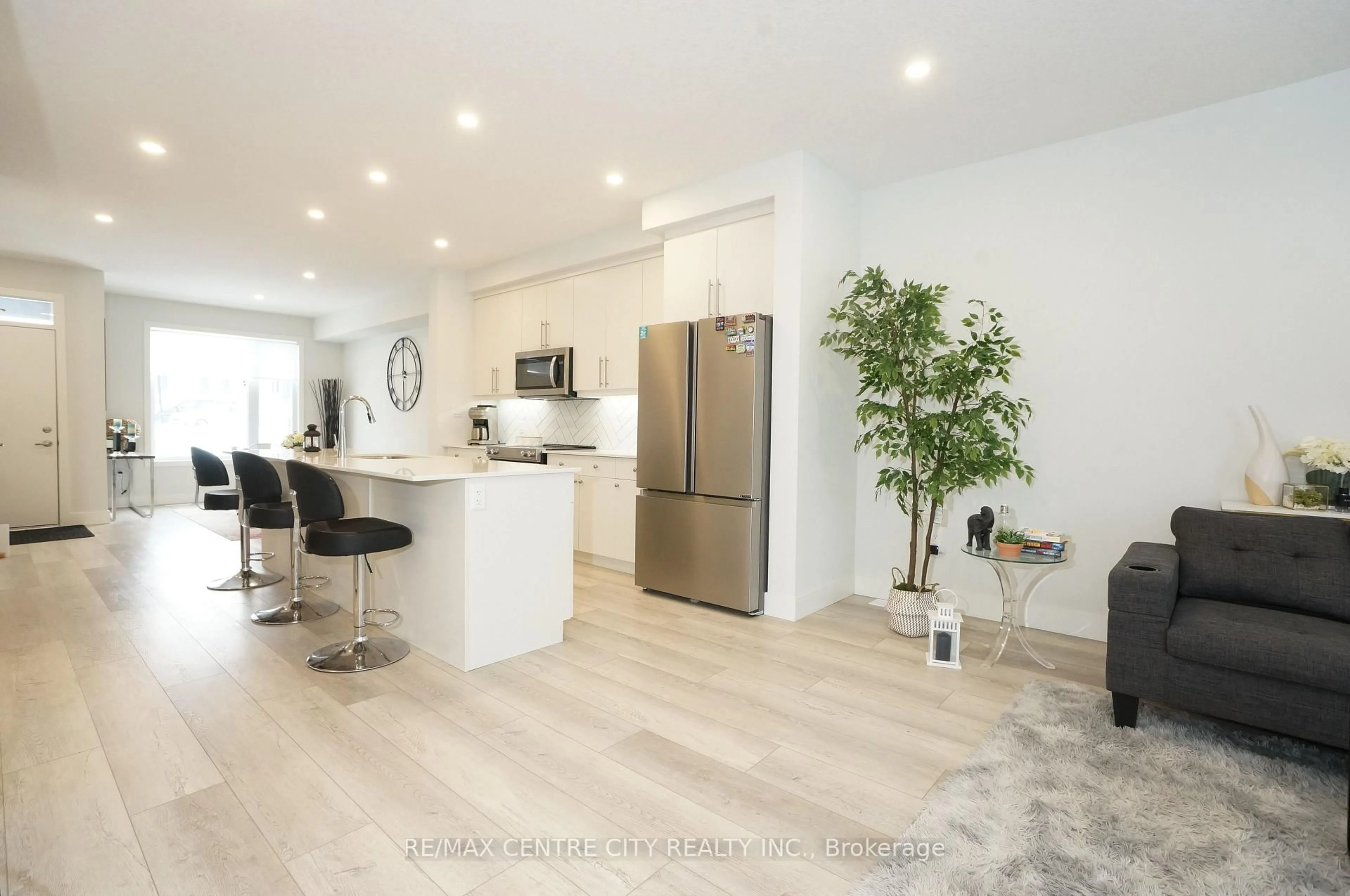 Open concept kitchen, unknown for 925 Deveron Cres #6, London South Ontario N5Z 5A4