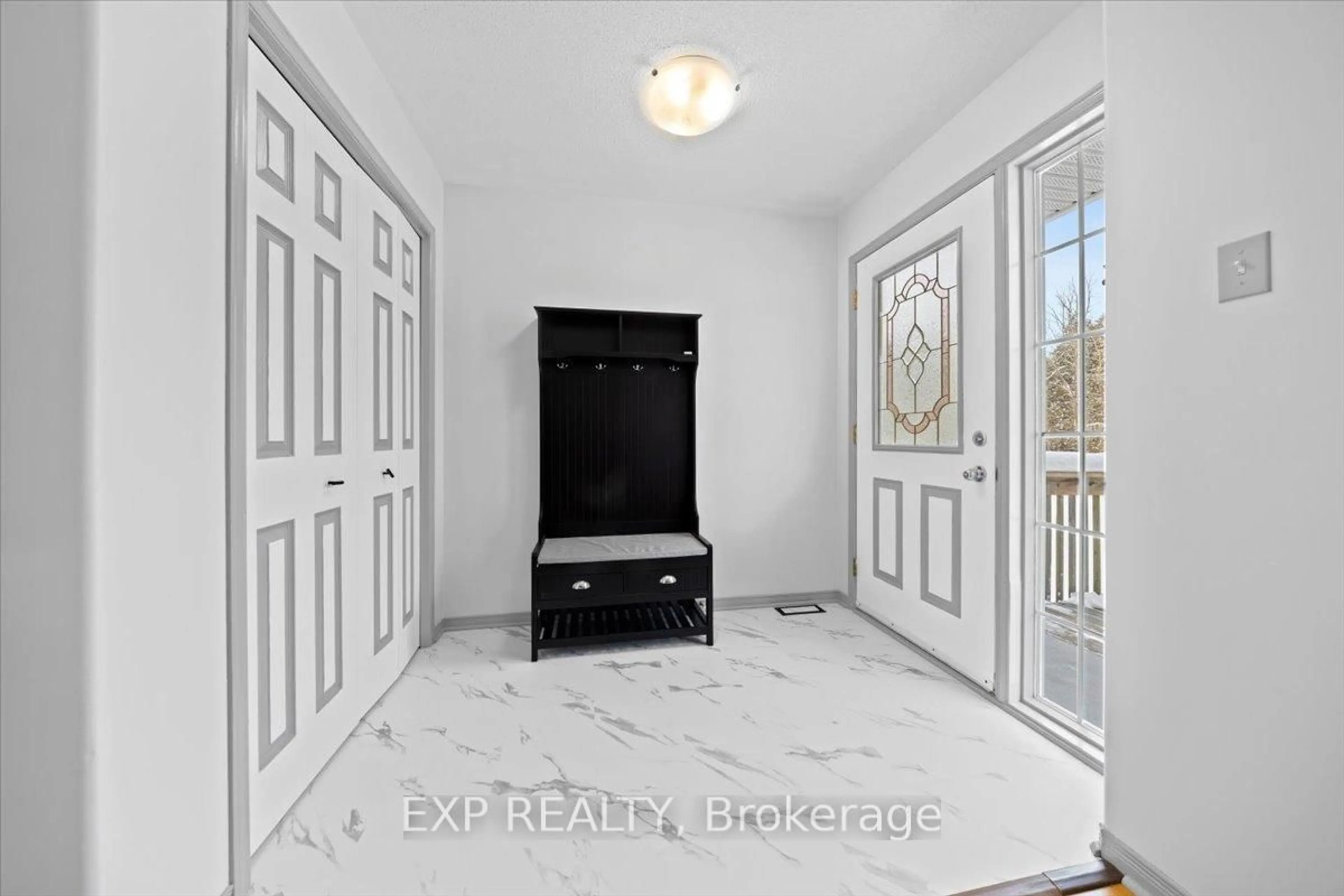 Indoor entryway for 1493 Drummond Conc 6B Concession, Perth Ontario K7H 3C8