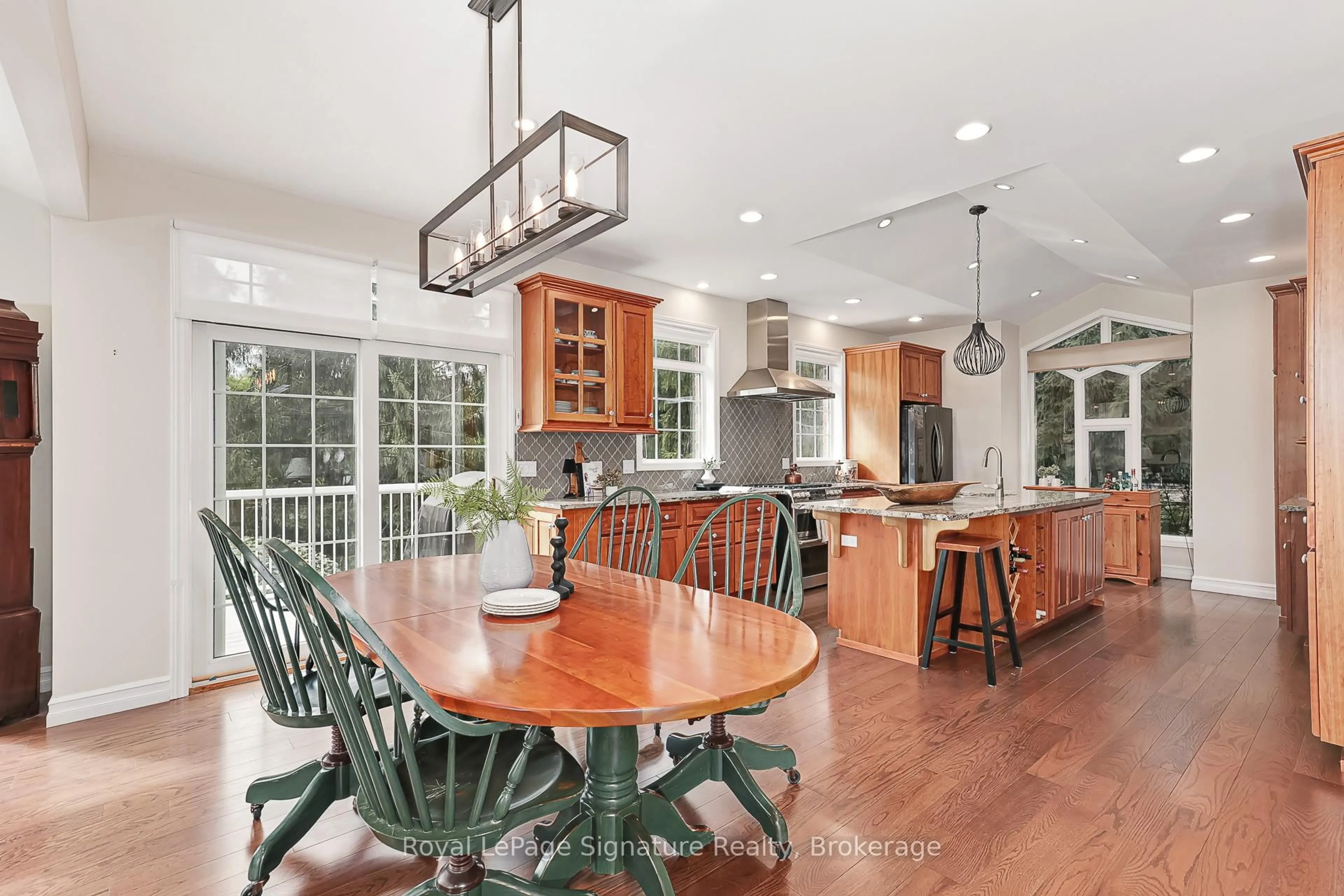 Open concept kitchen, unknown for 180 Russell St, Blue Mountains Ontario N0H 1J0