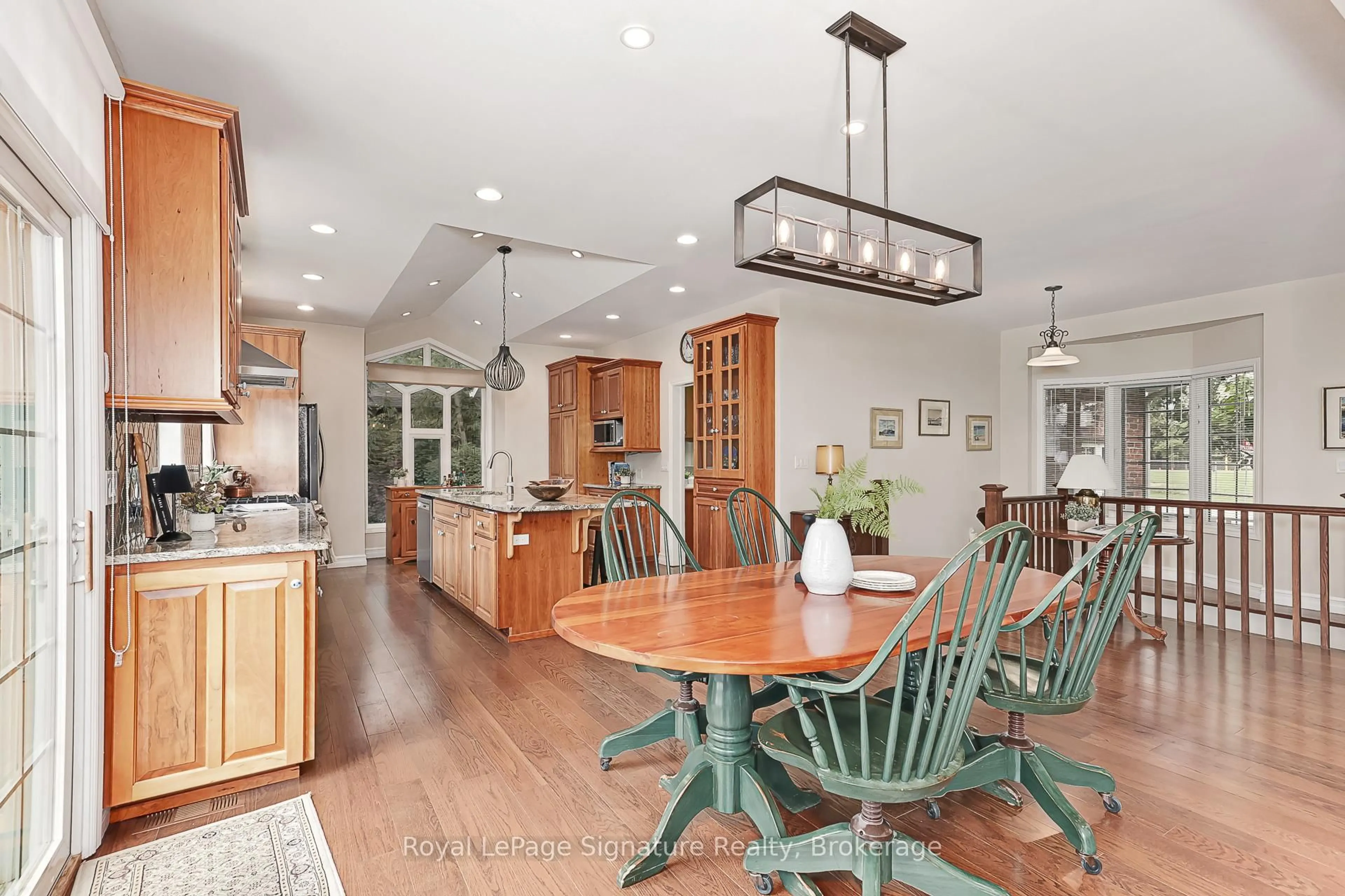 Open concept kitchen, unknown for 180 Russell St, Blue Mountains Ontario N0H 1J0