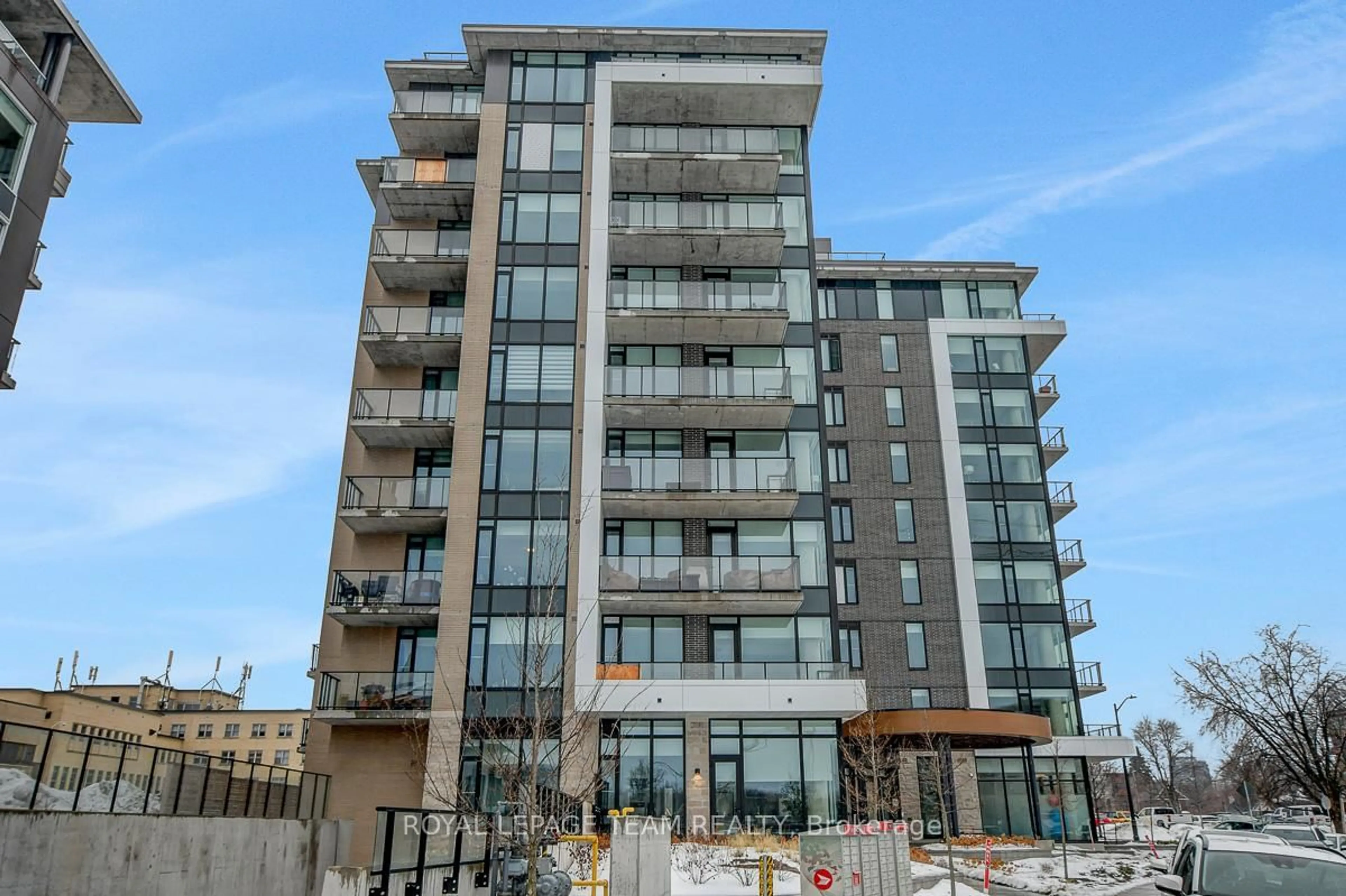 Patio, building for 360 Deschatelets Ave #308, Ottawa Ontario K1S 5Y1