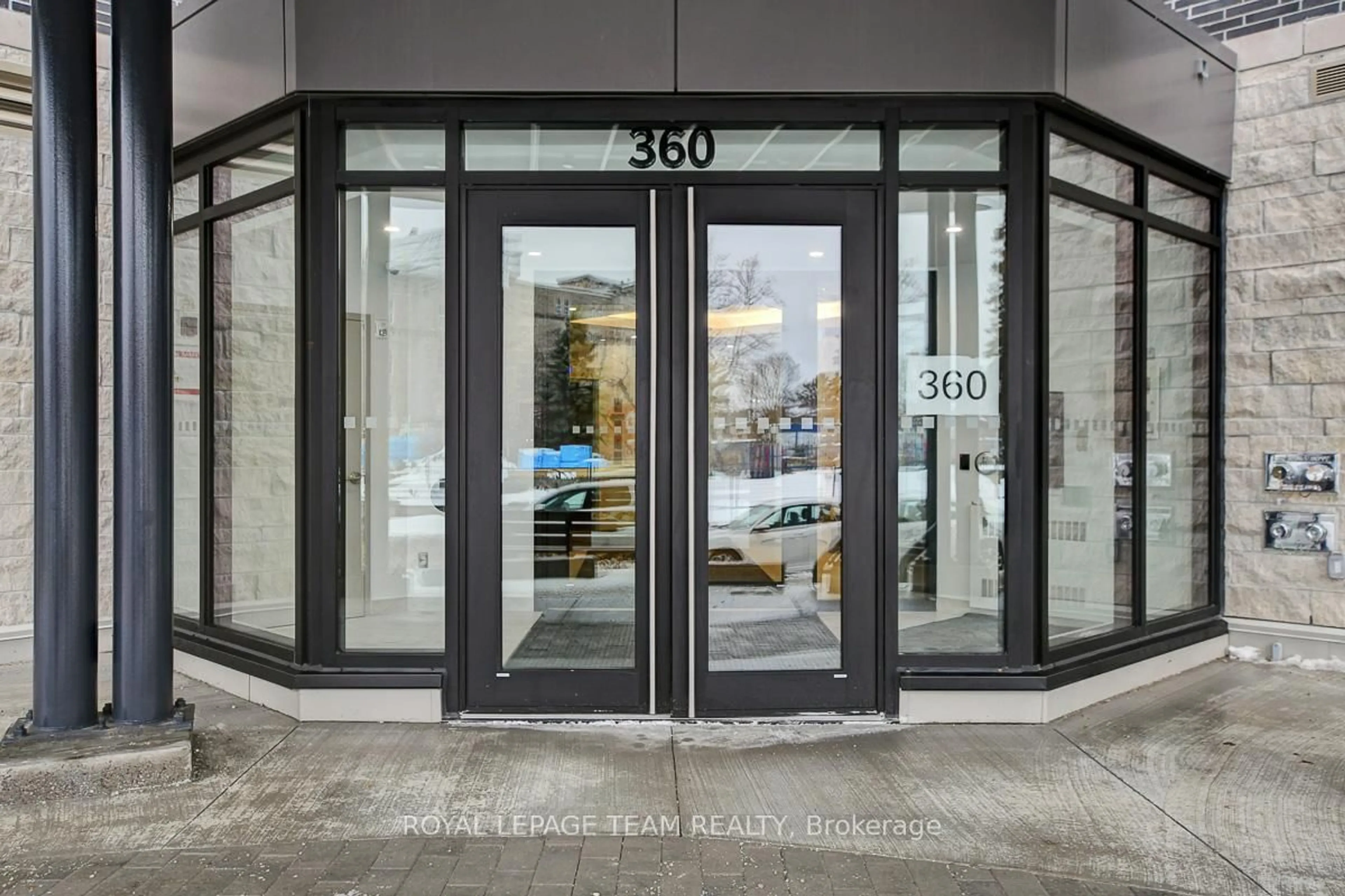 Indoor foyer for 360 Deschatelets Ave #308, Ottawa Ontario K1S 5Y1